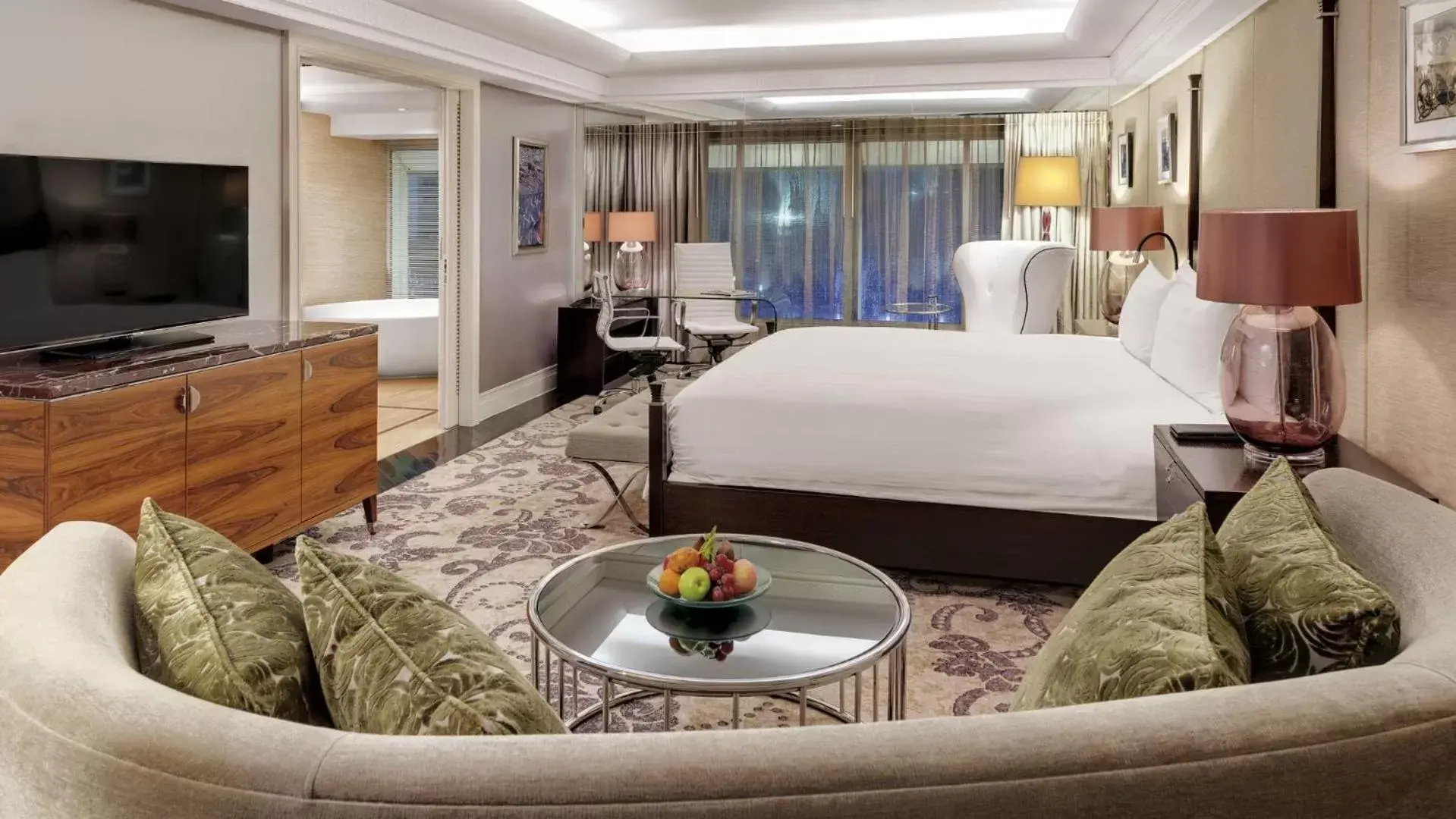 Bed in Hotel Indonesia Kempinski Jakarta