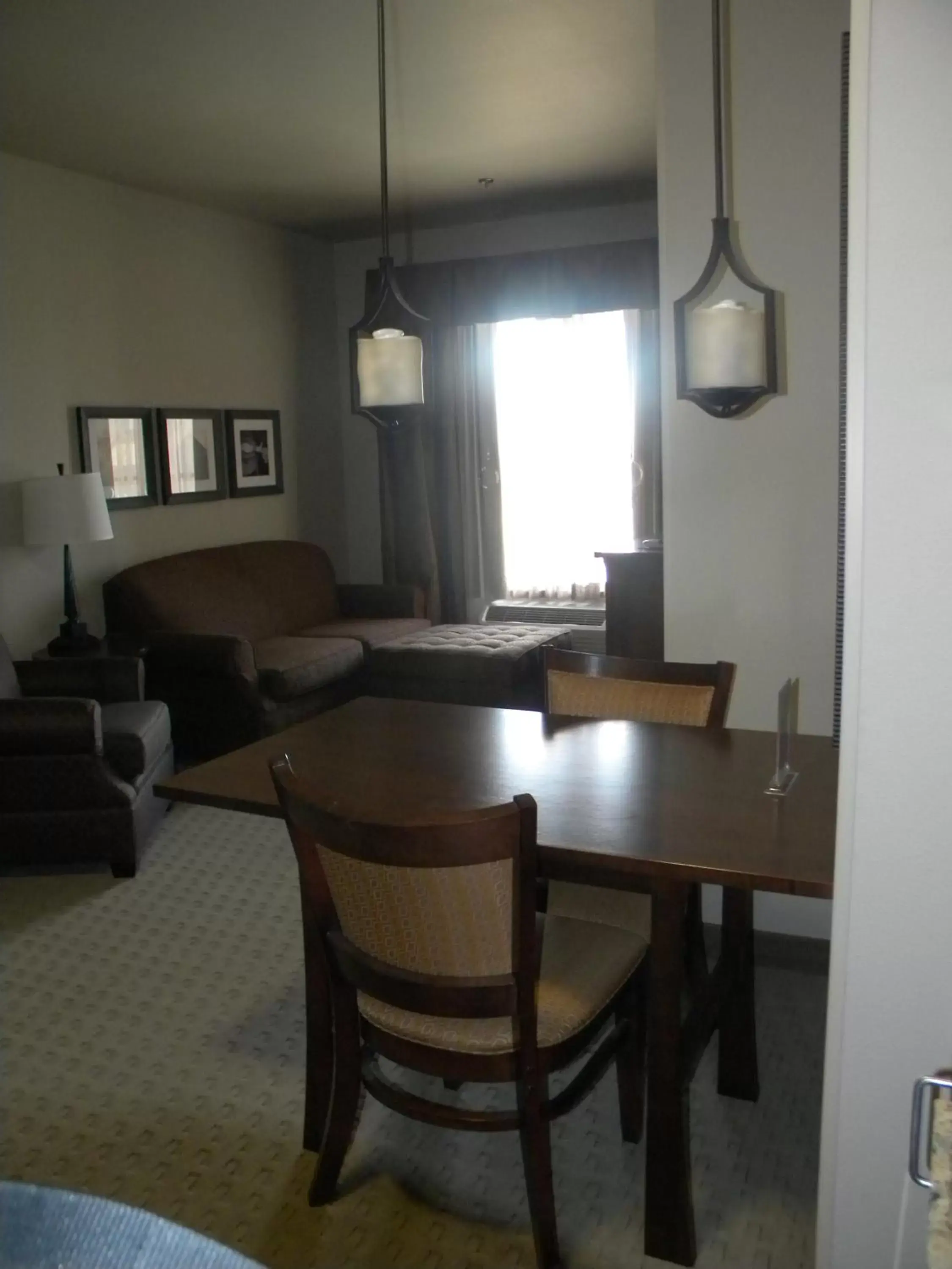 Dining Area in Teddy's Residential Suites Watford City