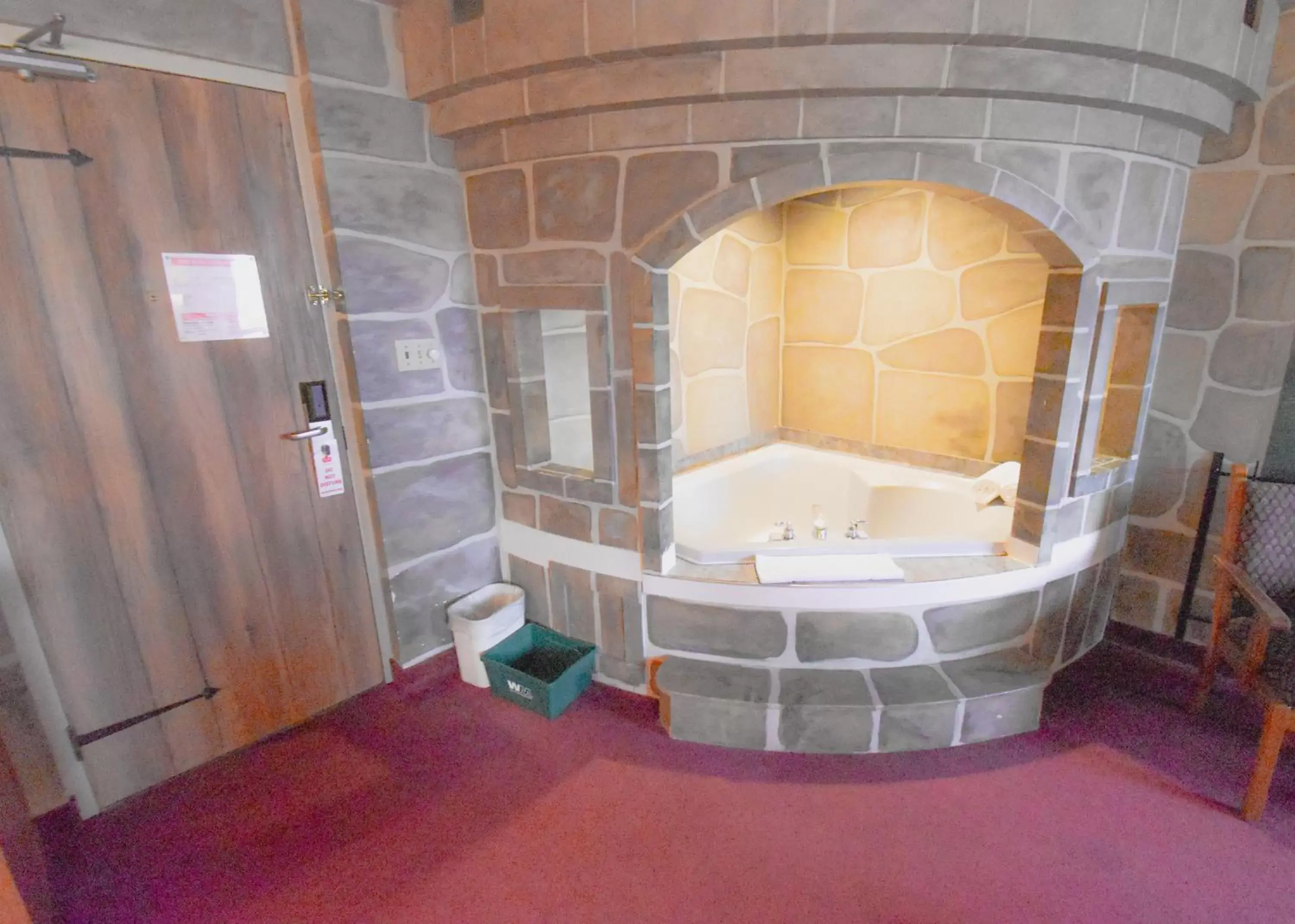 Bath, Bathroom in Canad Inns Destination Centre Fort Garry