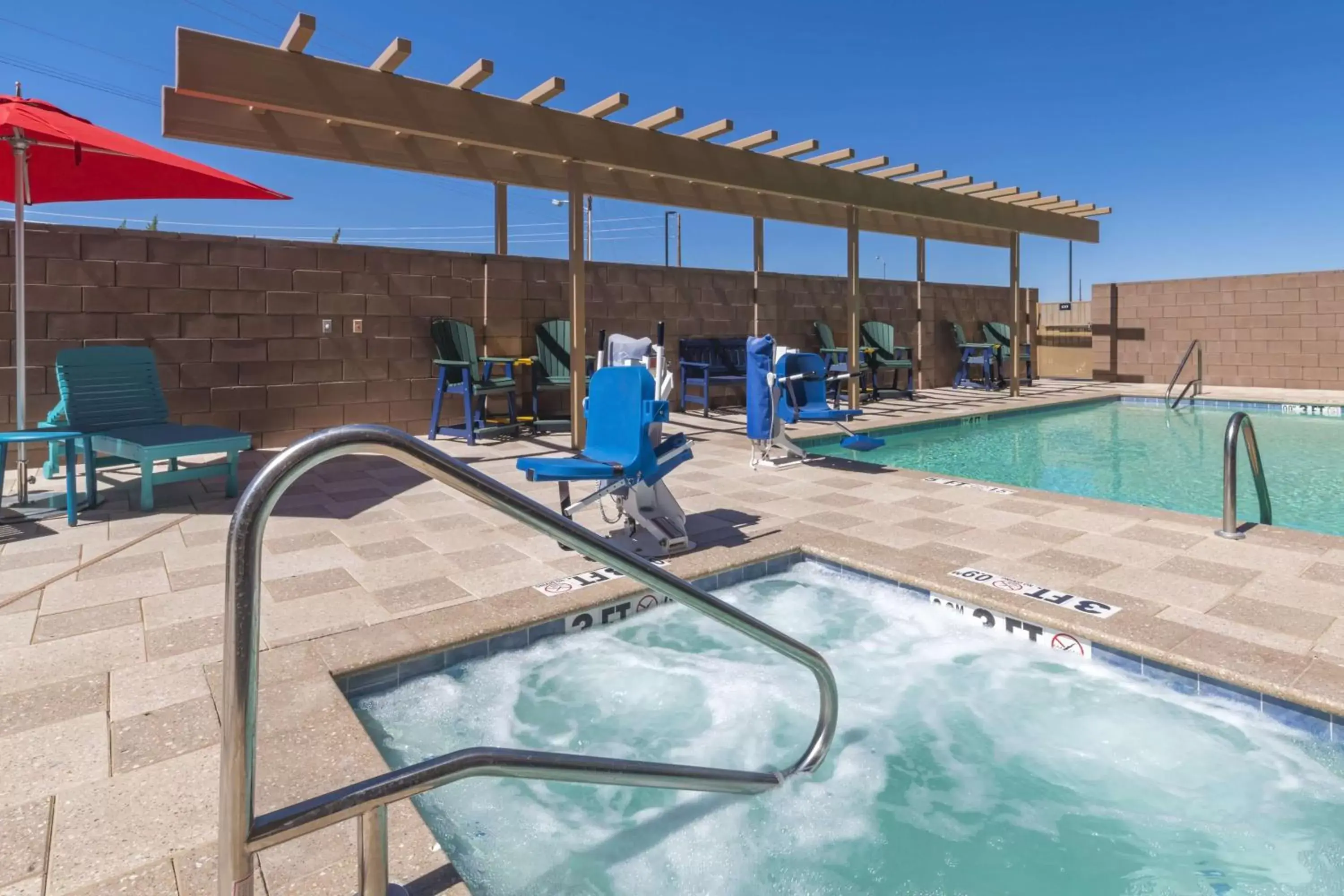 Pool view, Swimming Pool in Home2 Suites by Hilton Kingman