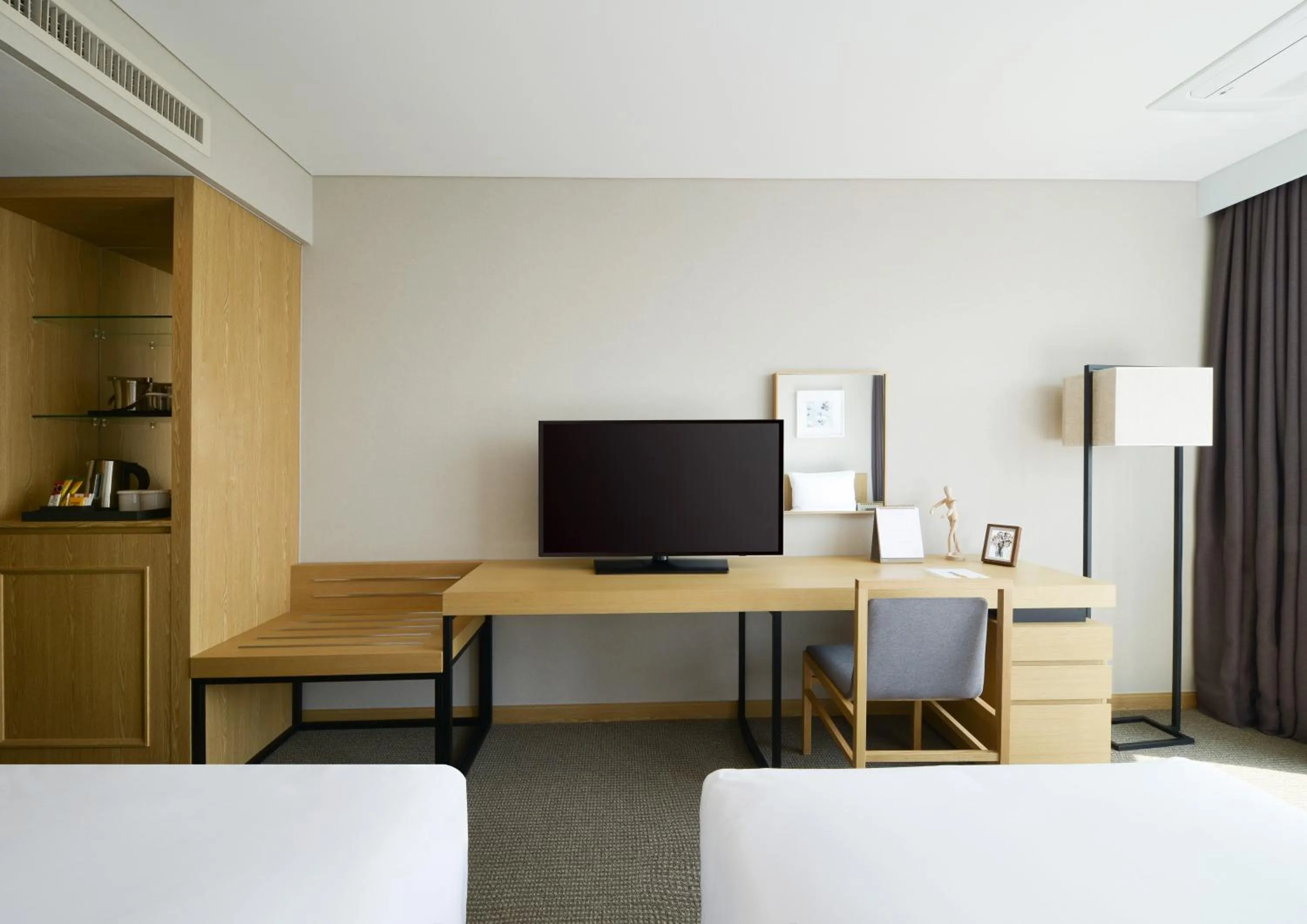 Bed in Harbor Park Hotel