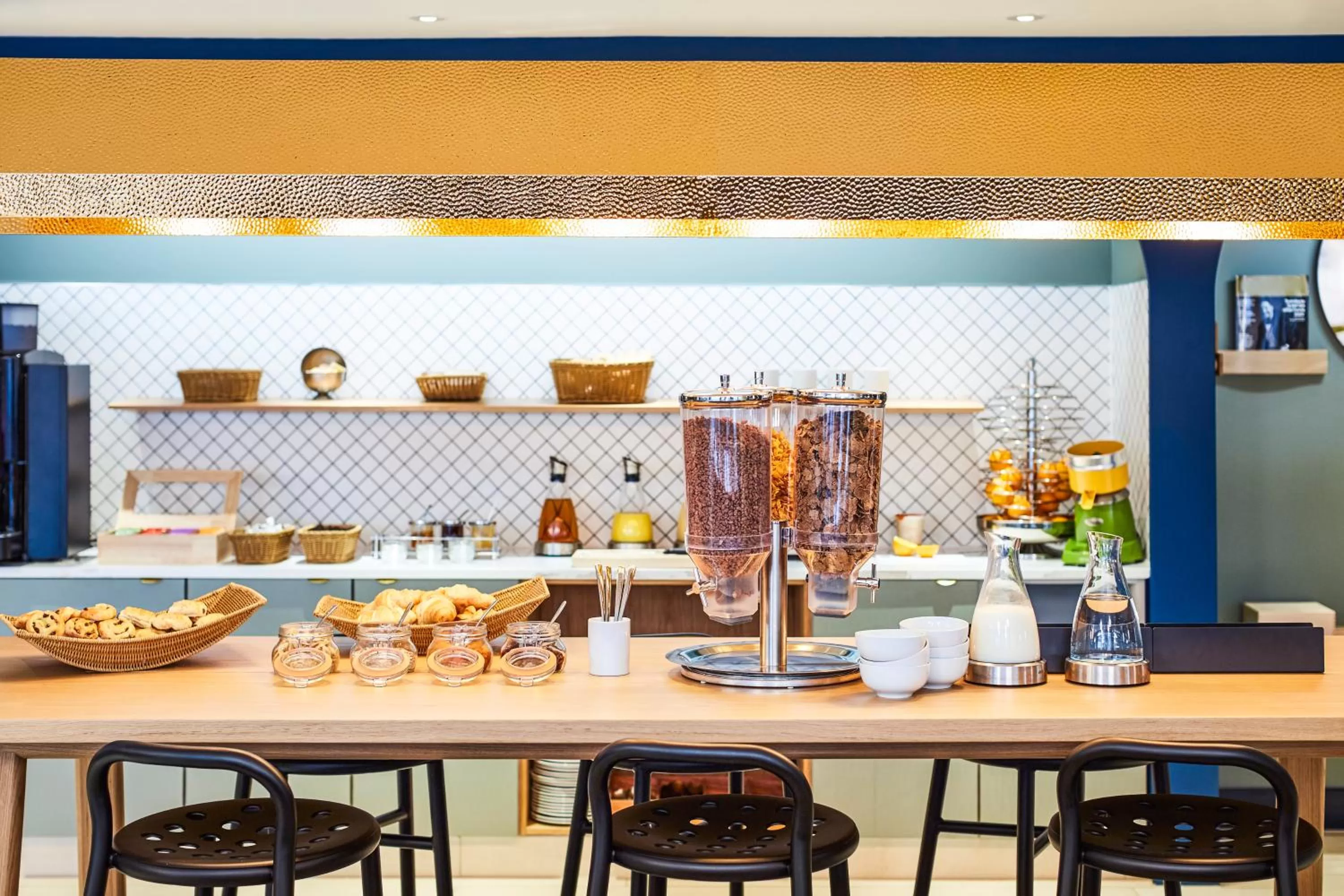 Breakfast in Aparthotel Adagio Edinburgh Royal Mile