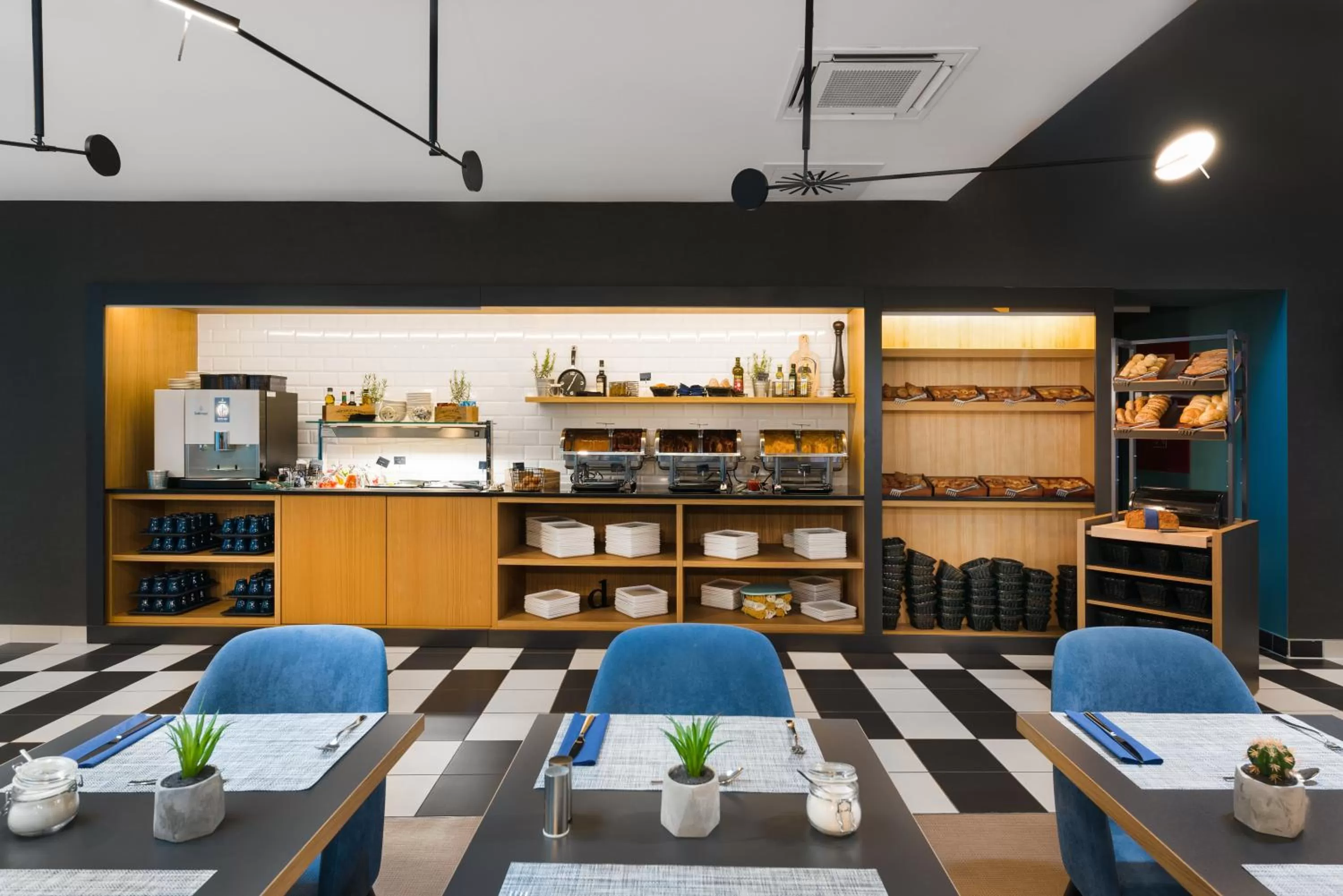 American breakfast in D8 Hotel