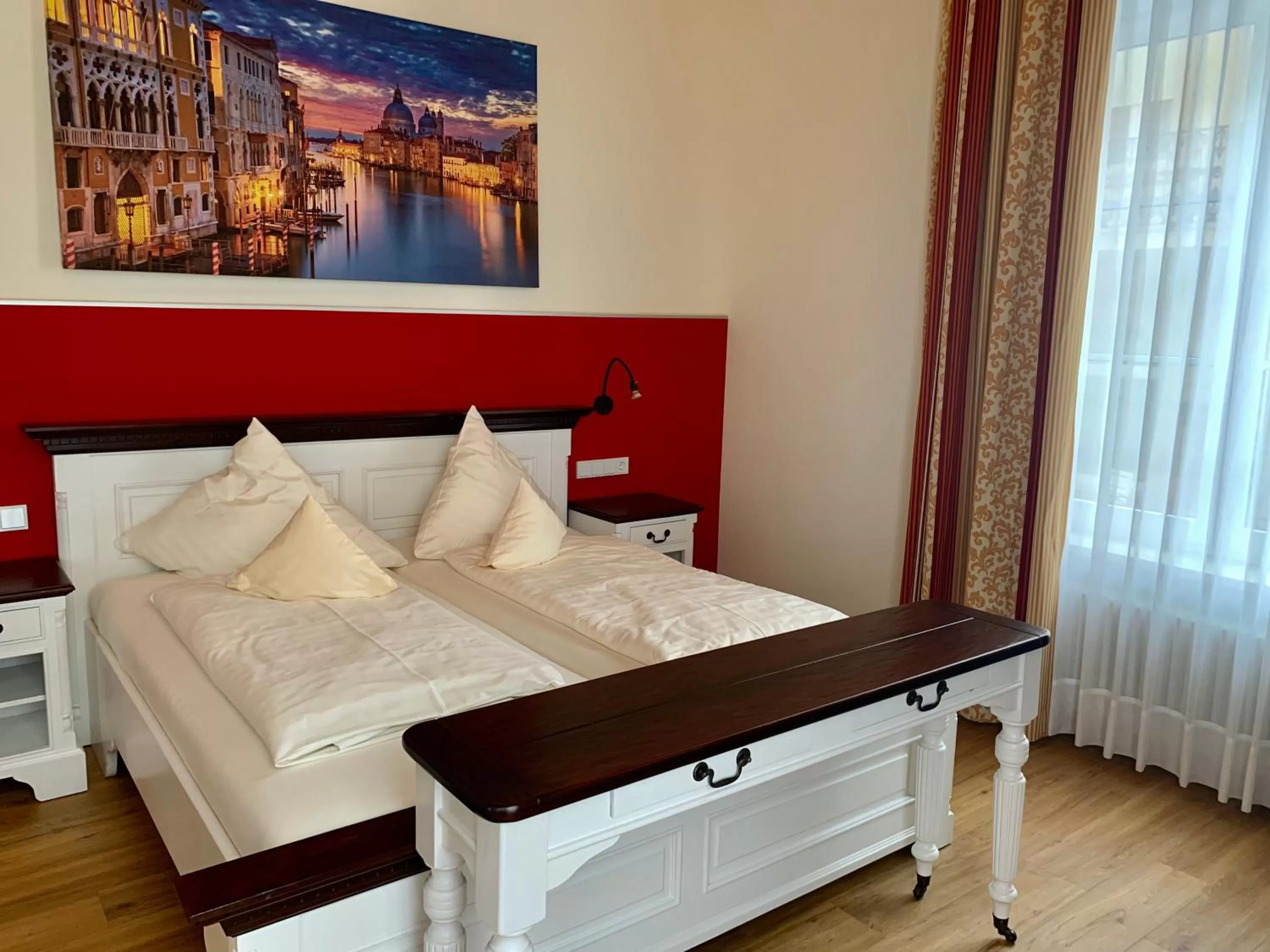 Bed in Villa Thea Hotel am Rosengarten