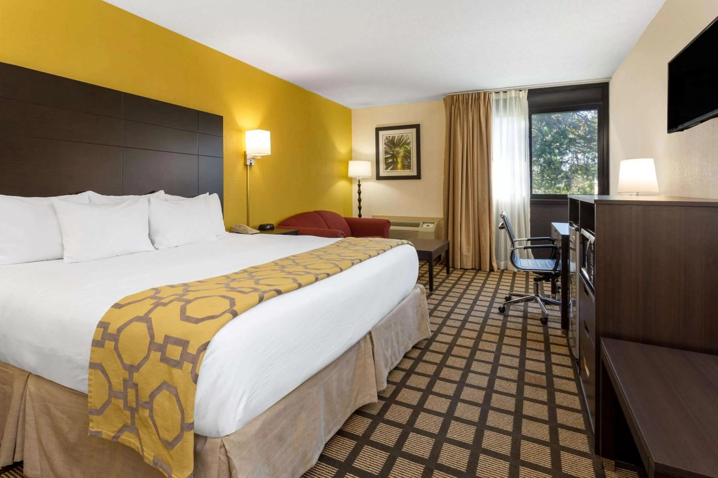 Photo of the whole room, Bed in Baymont by Wyndham Queensbury/Lake George