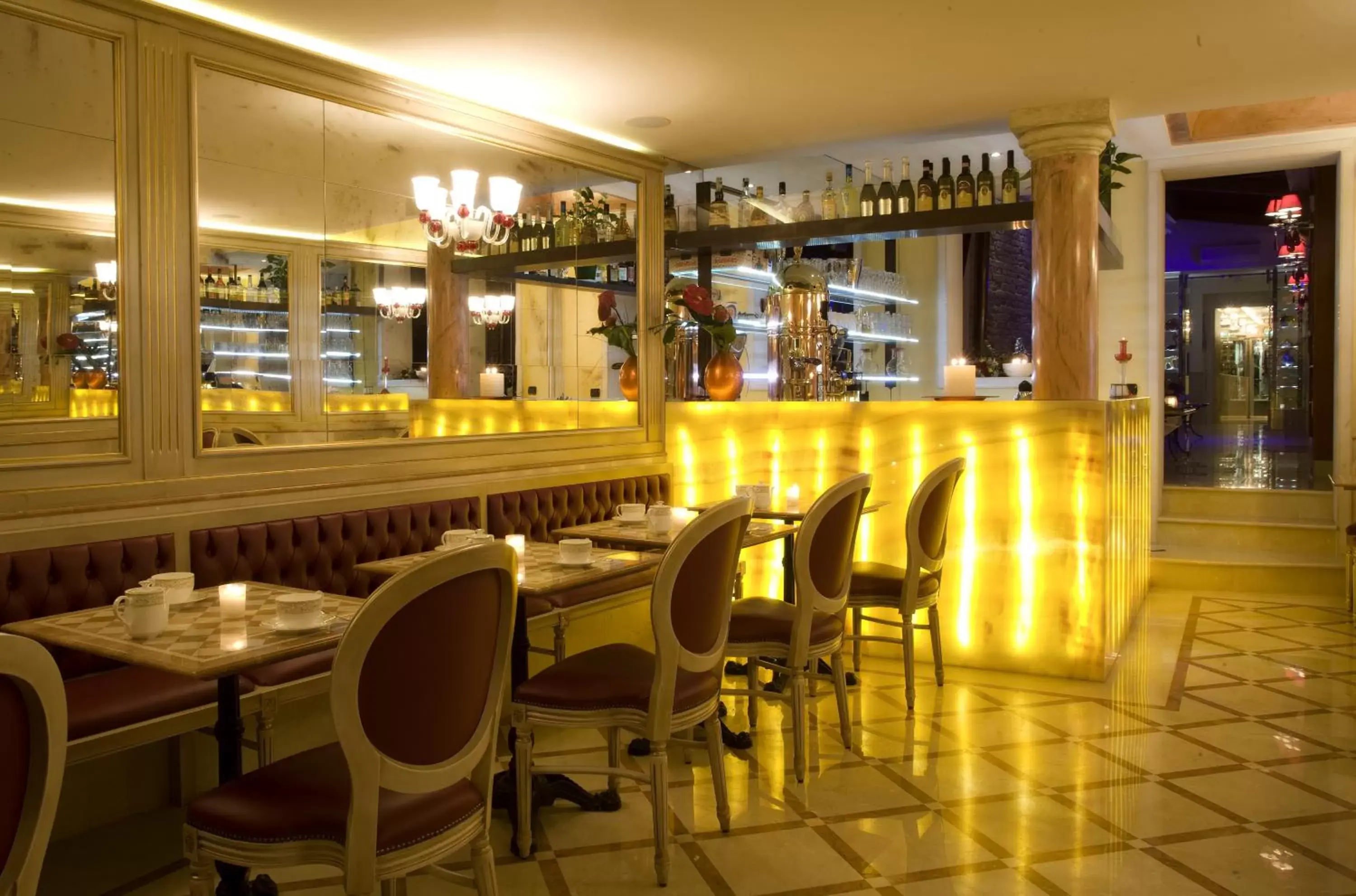 Restaurant/Places to Eat in Hotel Alcyone