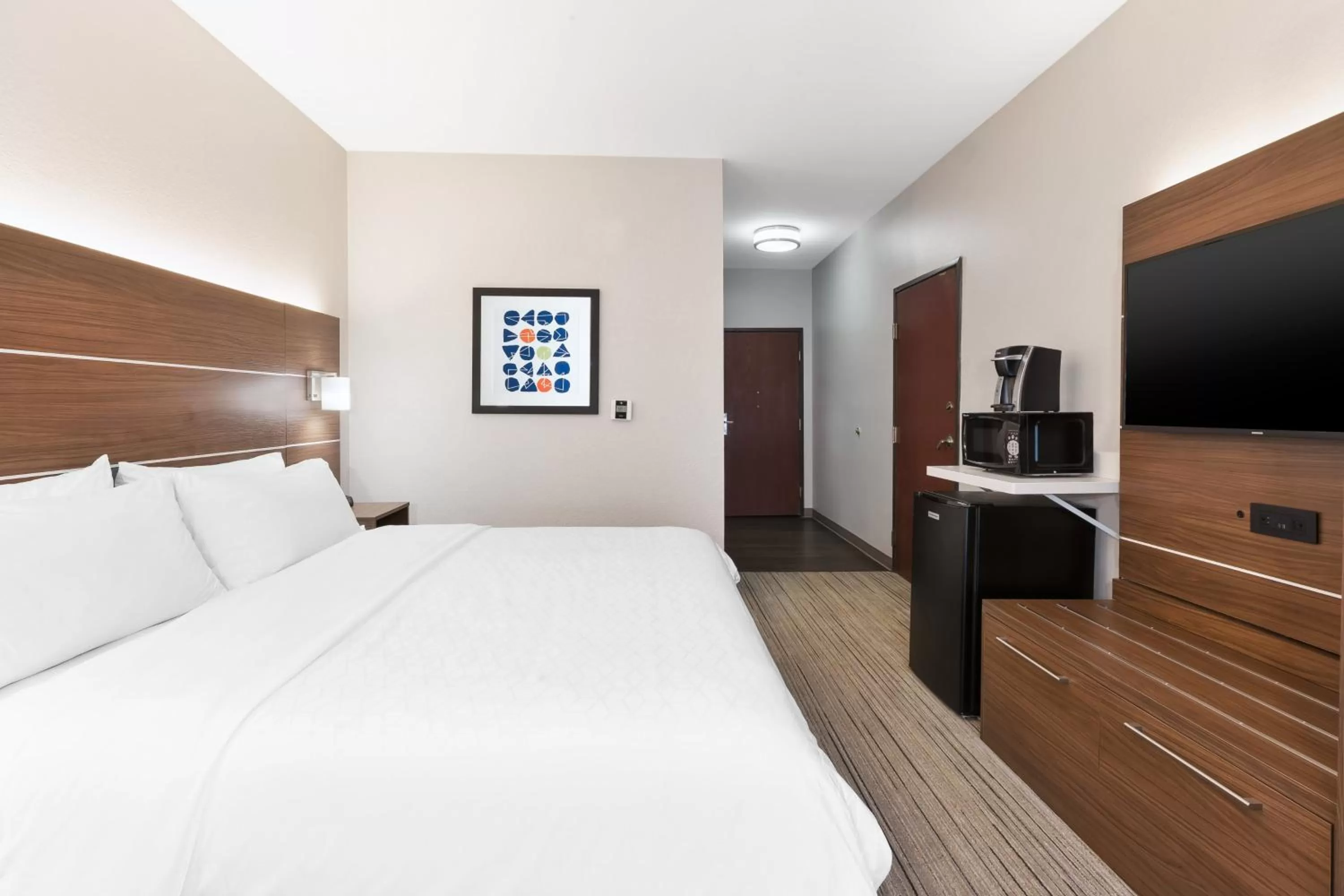King Room with Roll-In Shower - Disability Access in Holiday Inn Express and Suites Three Rivers, an IHG Hotel