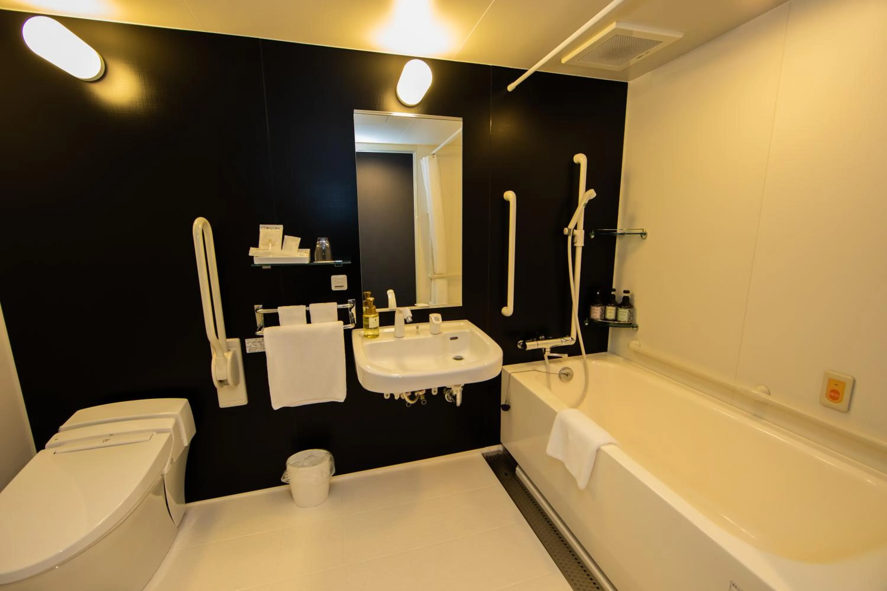 Bathroom in Quintessa Hotel Osaka Shinsaibashi Comic & Books