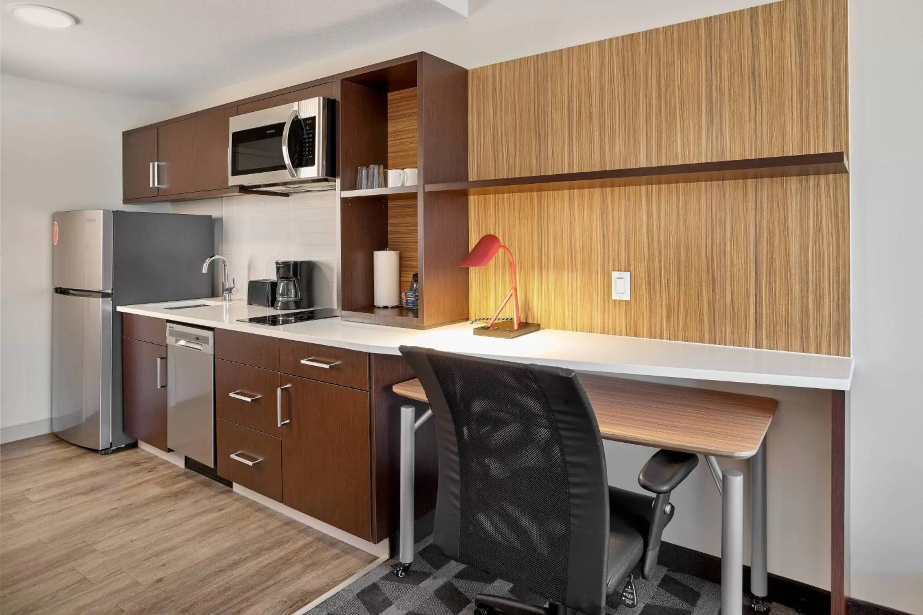 Kitchen or kitchenette, Kitchen/Kitchenette in TownePlace Suites by Marriott Edmonton Sherwood Park