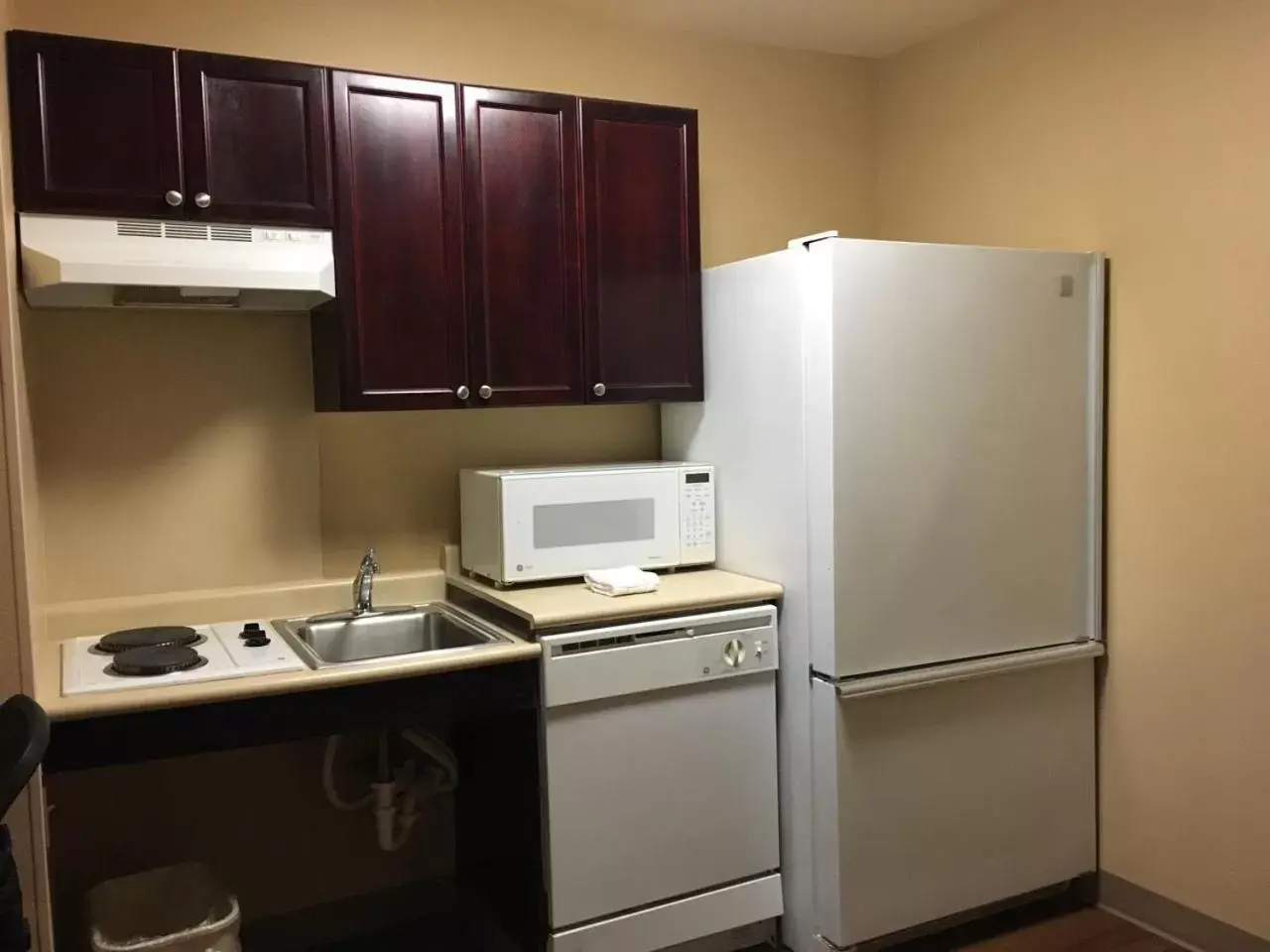 Kitchen or kitchenette, Kitchen/Kitchenette in Extended Stay America Suites - Columbus - Tuttle