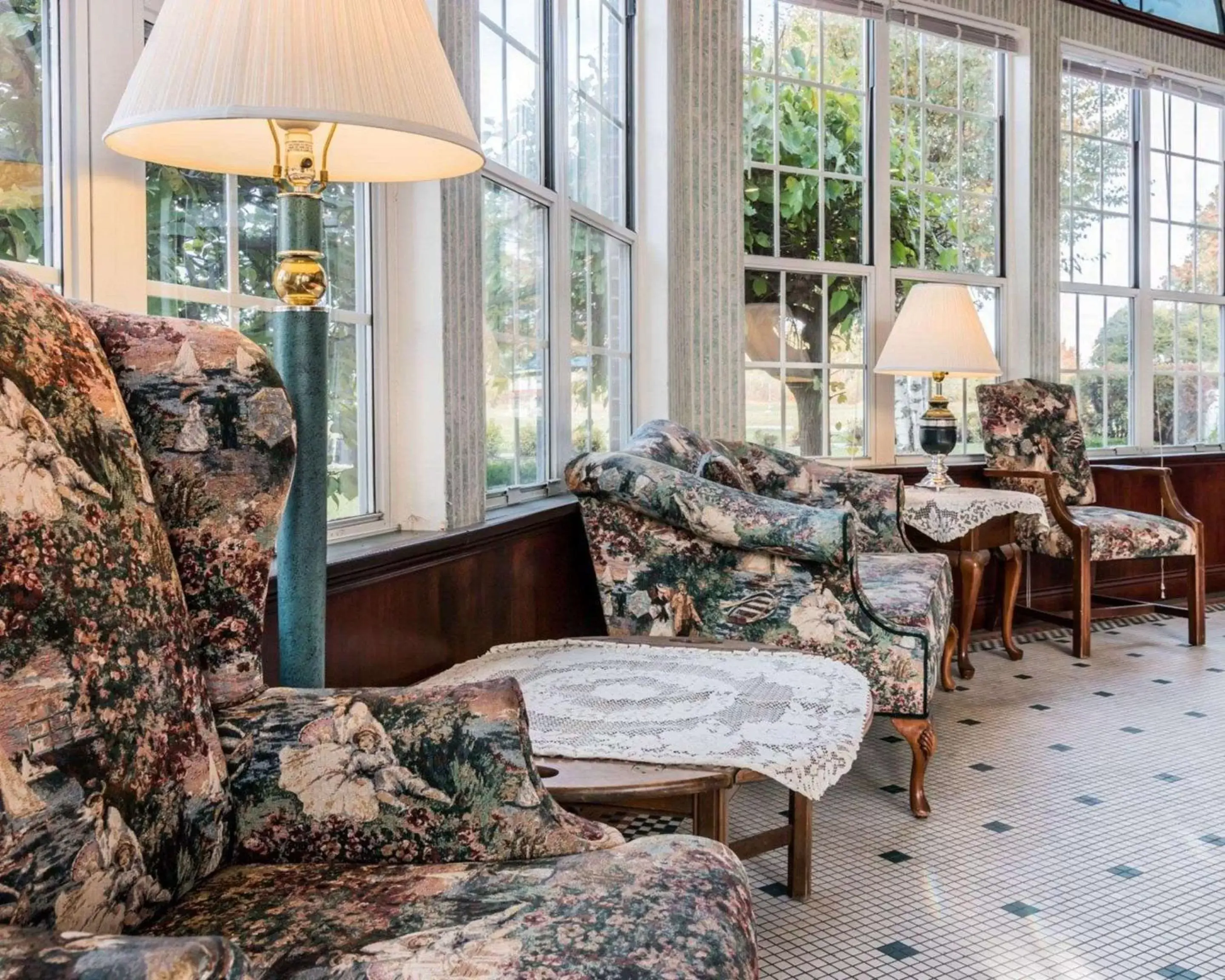 Lobby or reception, Seating Area in Mackinaw City Clarion Hotel Beachfront