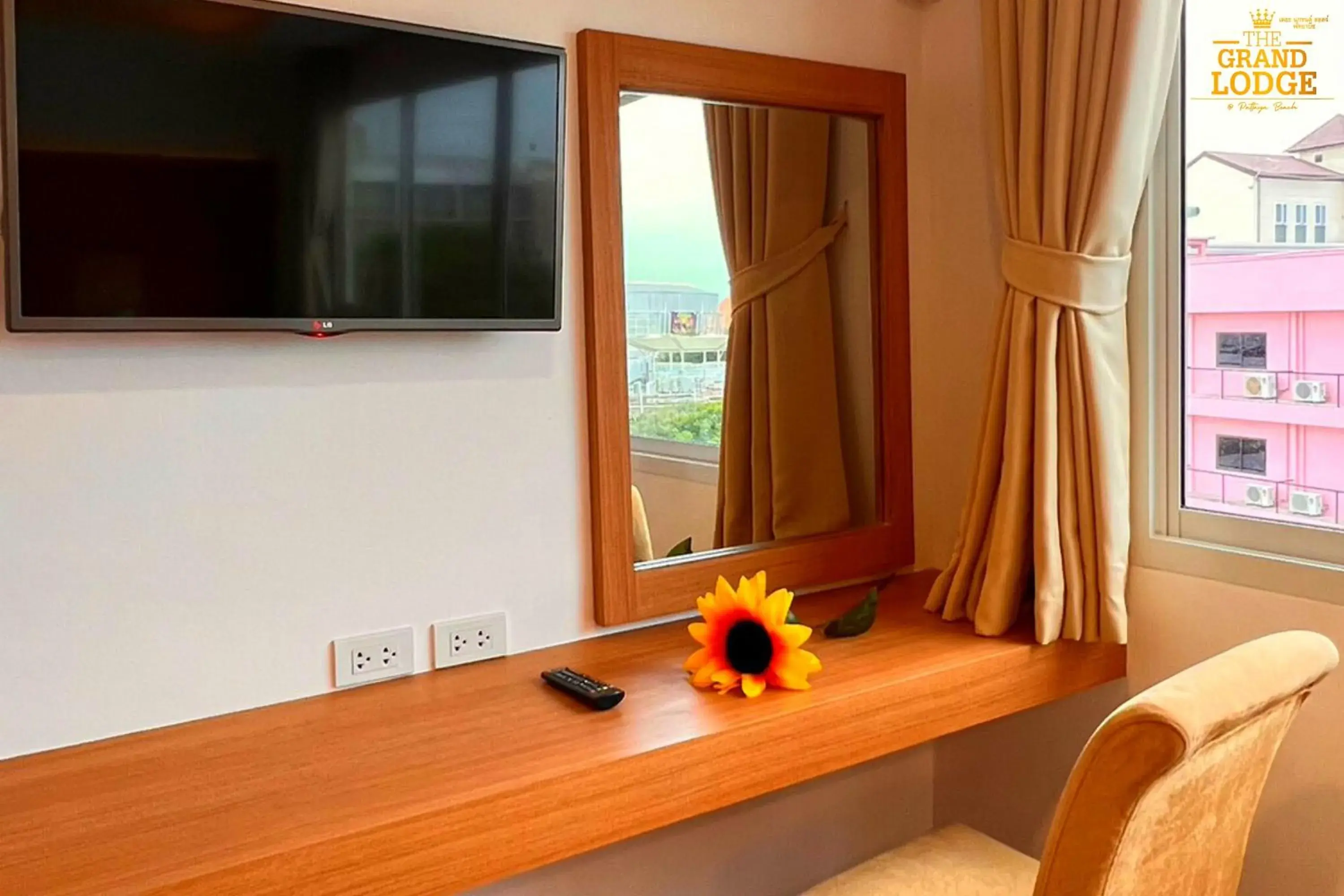 Bedroom, TV/Entertainment Center in The Privi Hotel