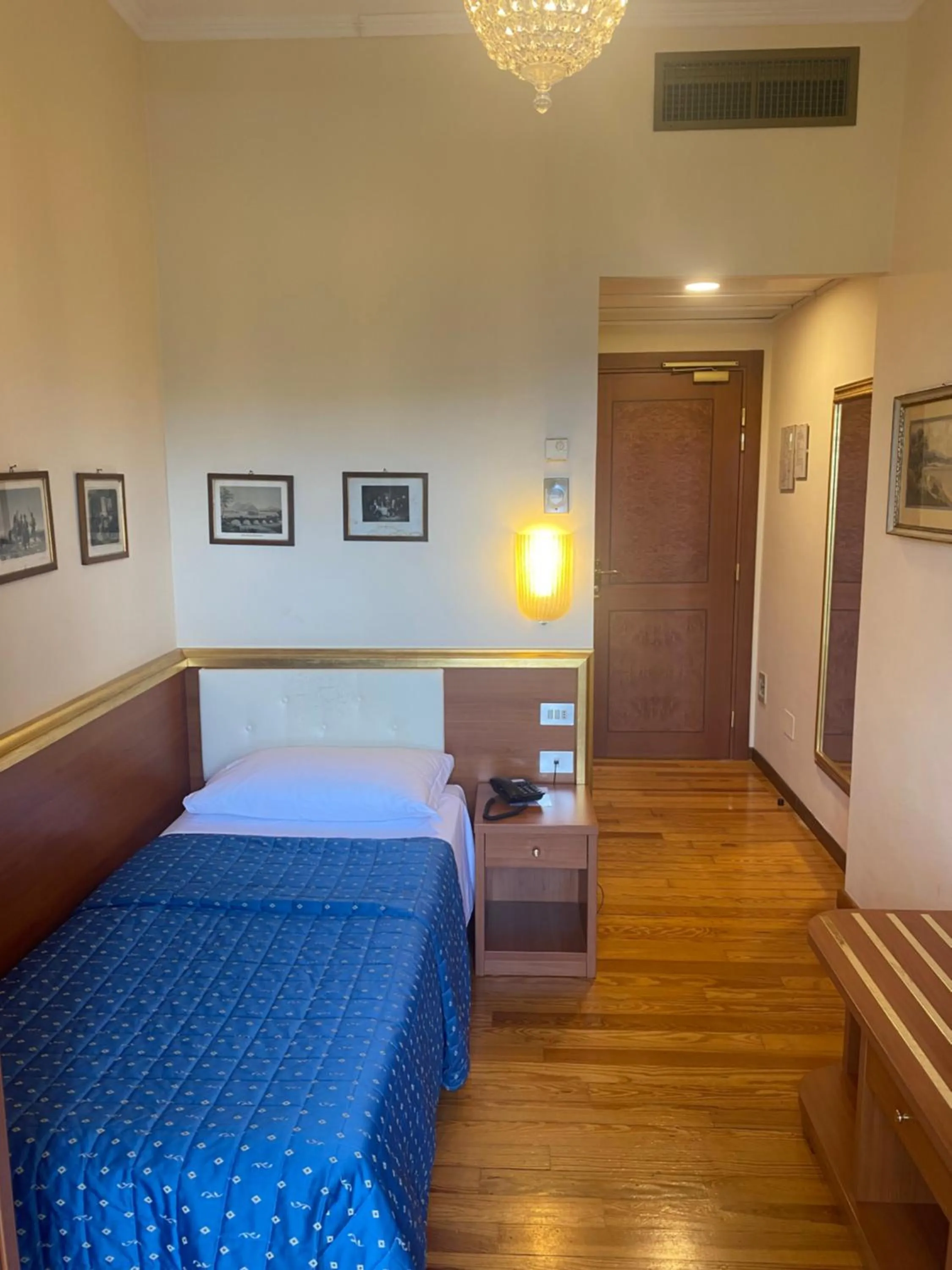 Bedroom, Bed in Hotel Milan Speranza Au Lac