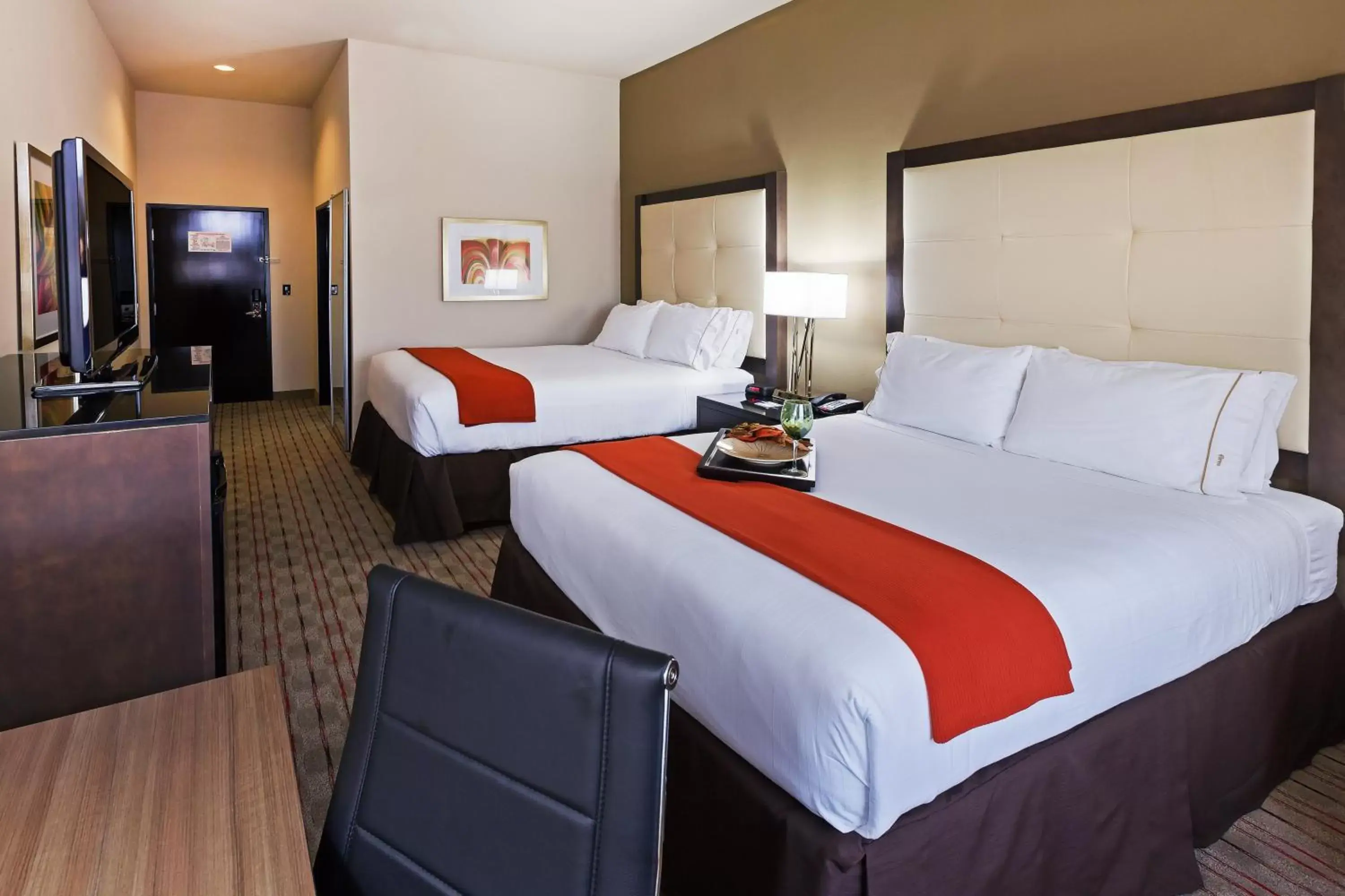 Photo of the whole room, Bed in Holiday Inn Express Frisco Legacy Park Area, an IHG Hotel