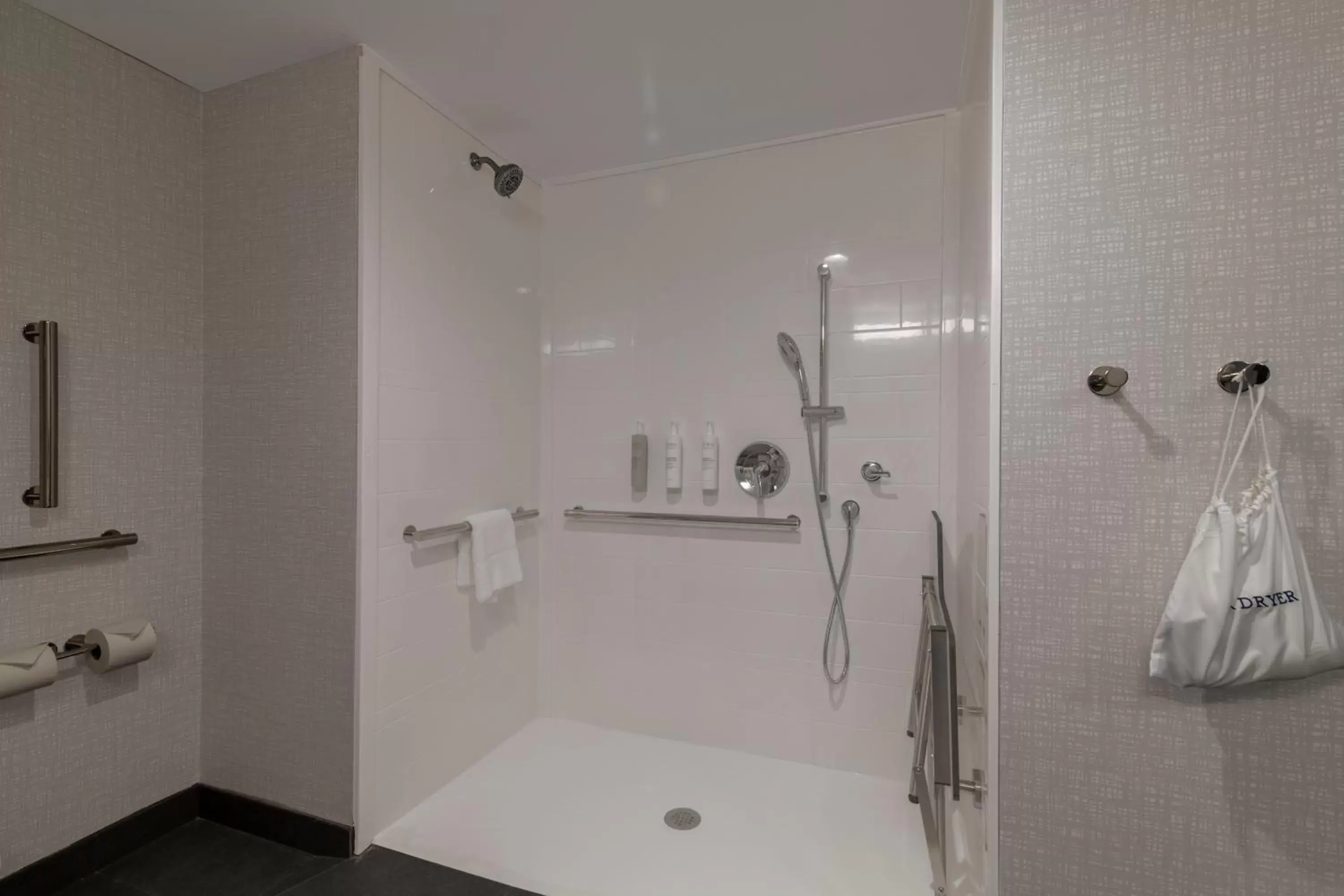 Shower, Bathroom in Hampton Inn Lincoln White Mountains