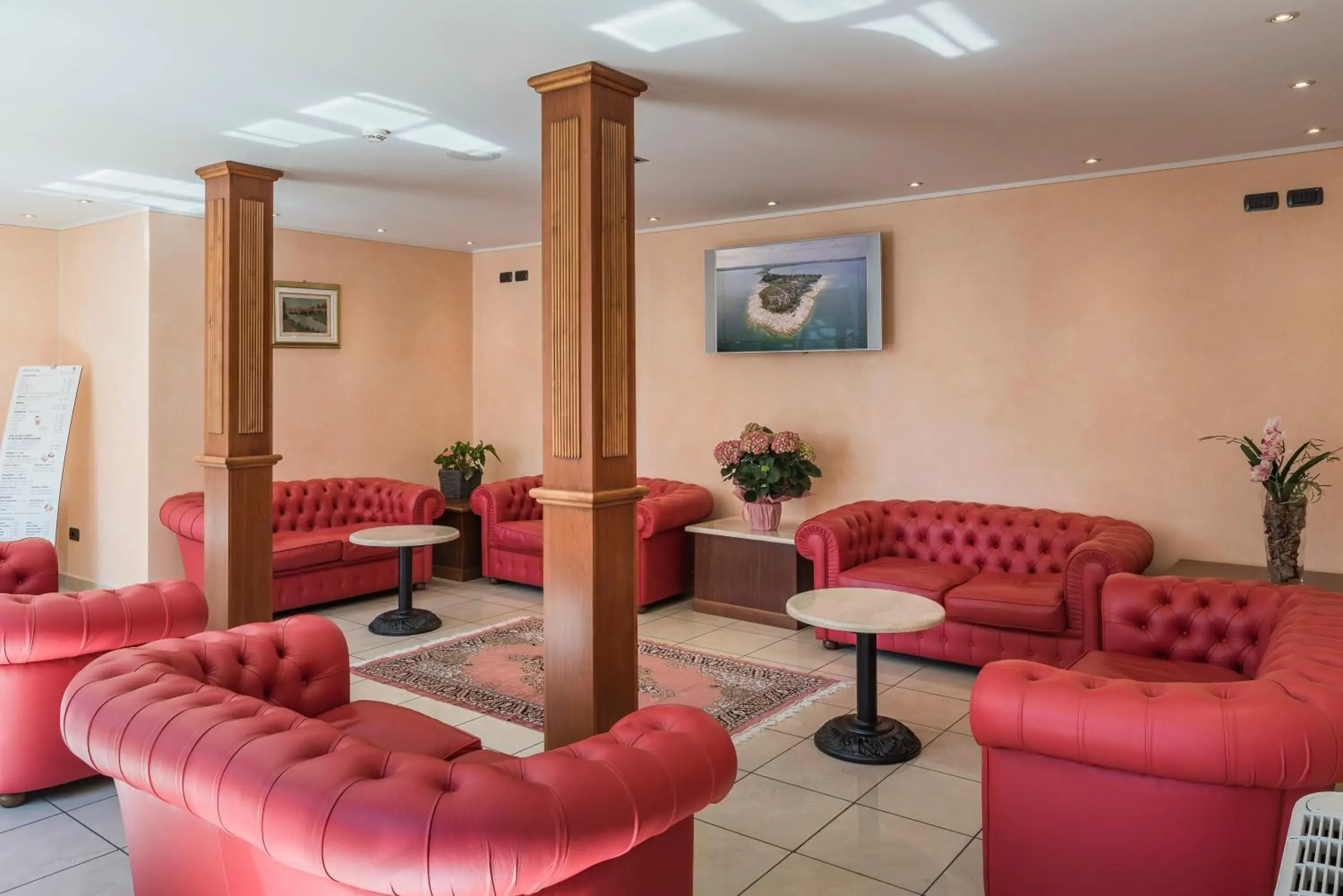 Living room, Lobby/Reception in Hotel Gardenia