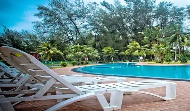 Swimming pool in De Rhu Beach Resort Swimming pool in De Rhu Beach Resort