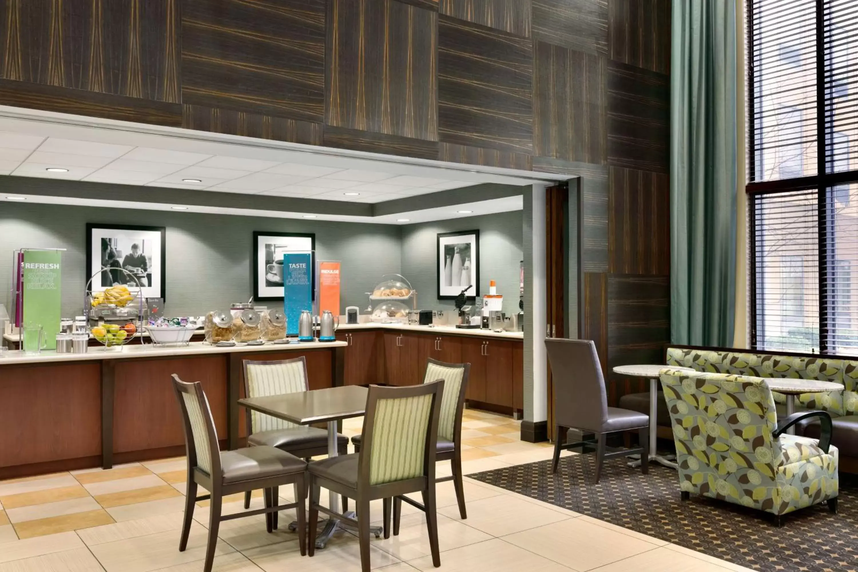 Breakfast, Restaurant/Places to Eat in Hampton Inn & Suites Mahwah