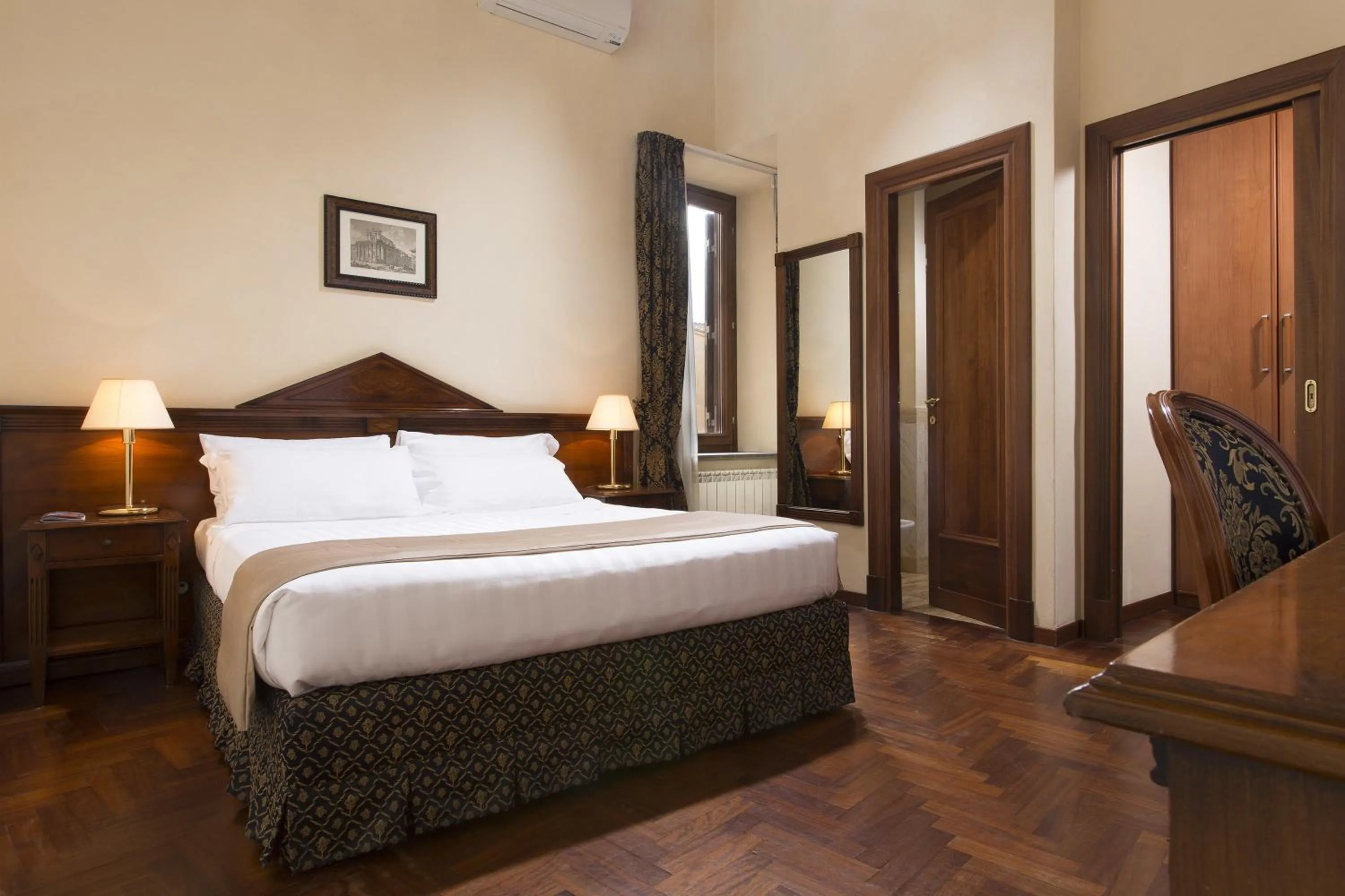 Photo of the whole room, Bed in Hotel Teatro Pace