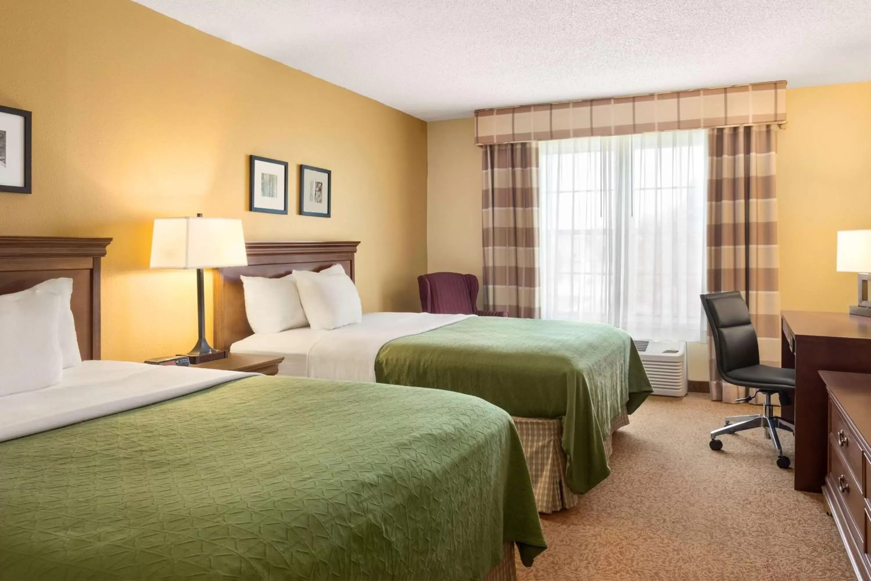 Photo of the whole room, Bed in Country Inn & Suites by Radisson, Salina, KS