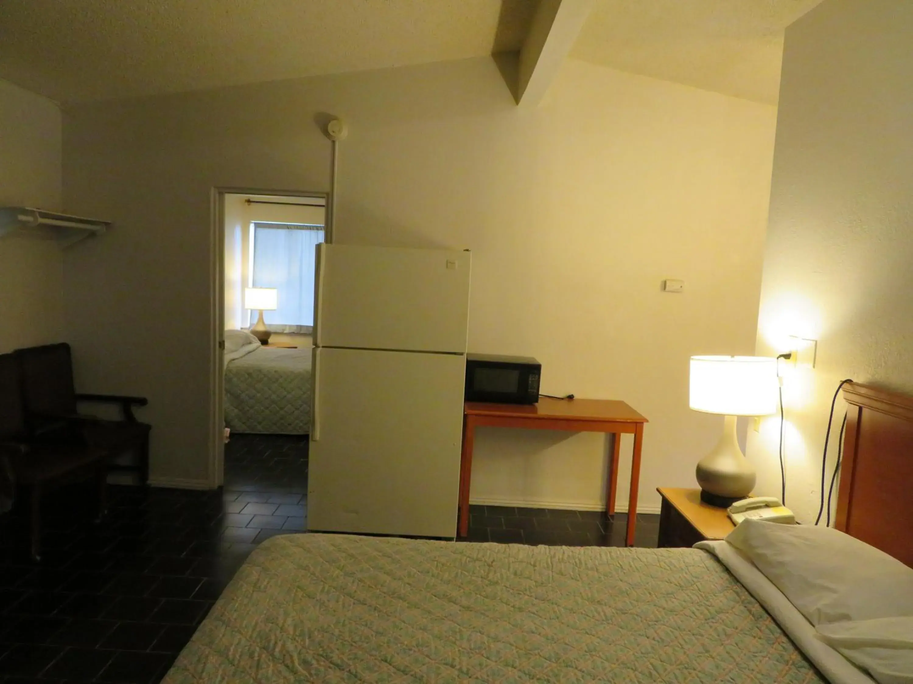 Bedroom, Bed in Carquinez Inn