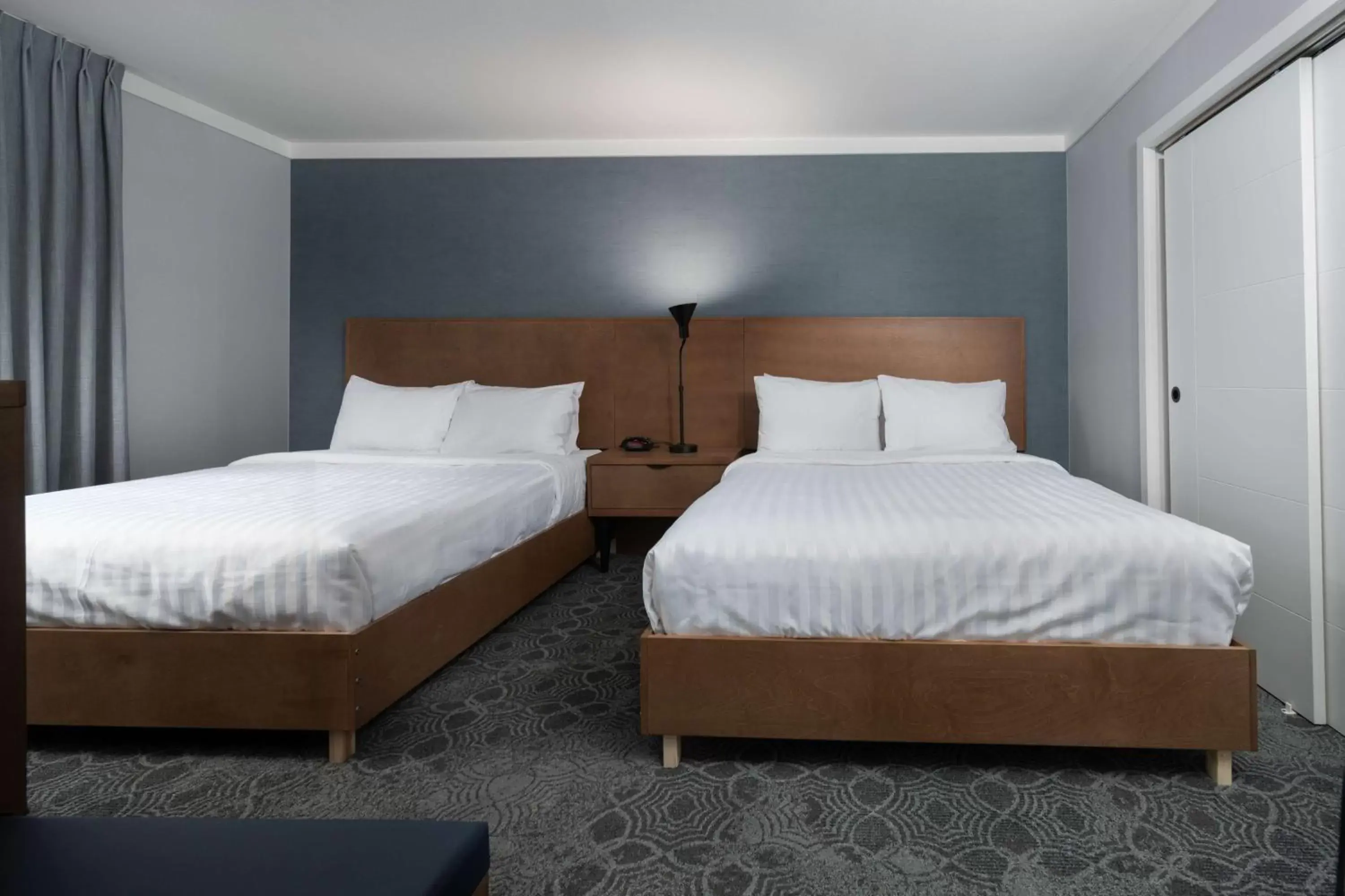 Bedroom, Bed in Prestige Kamloops Hotel