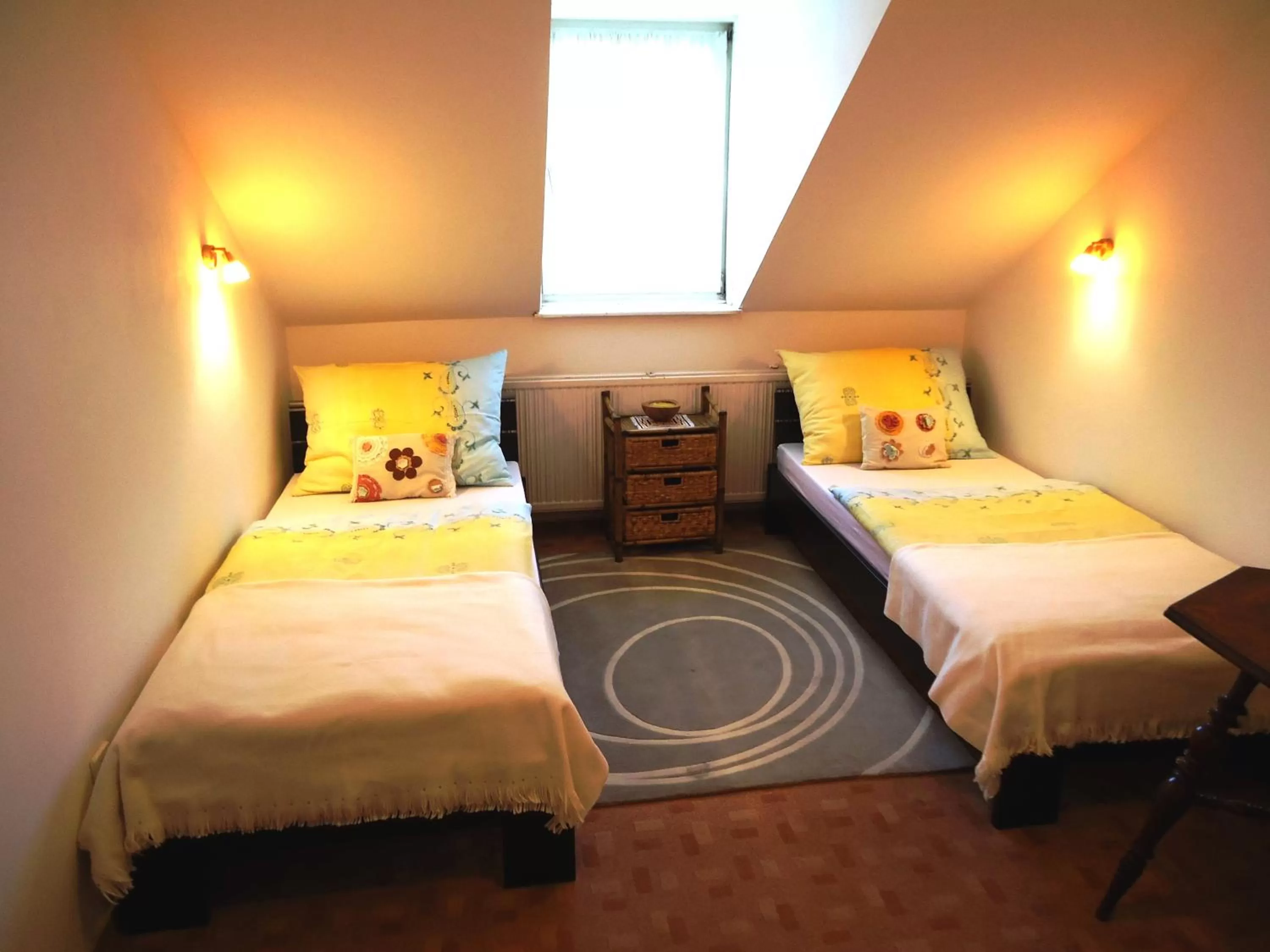 Photo of the whole room, Bed in Buda Panzió