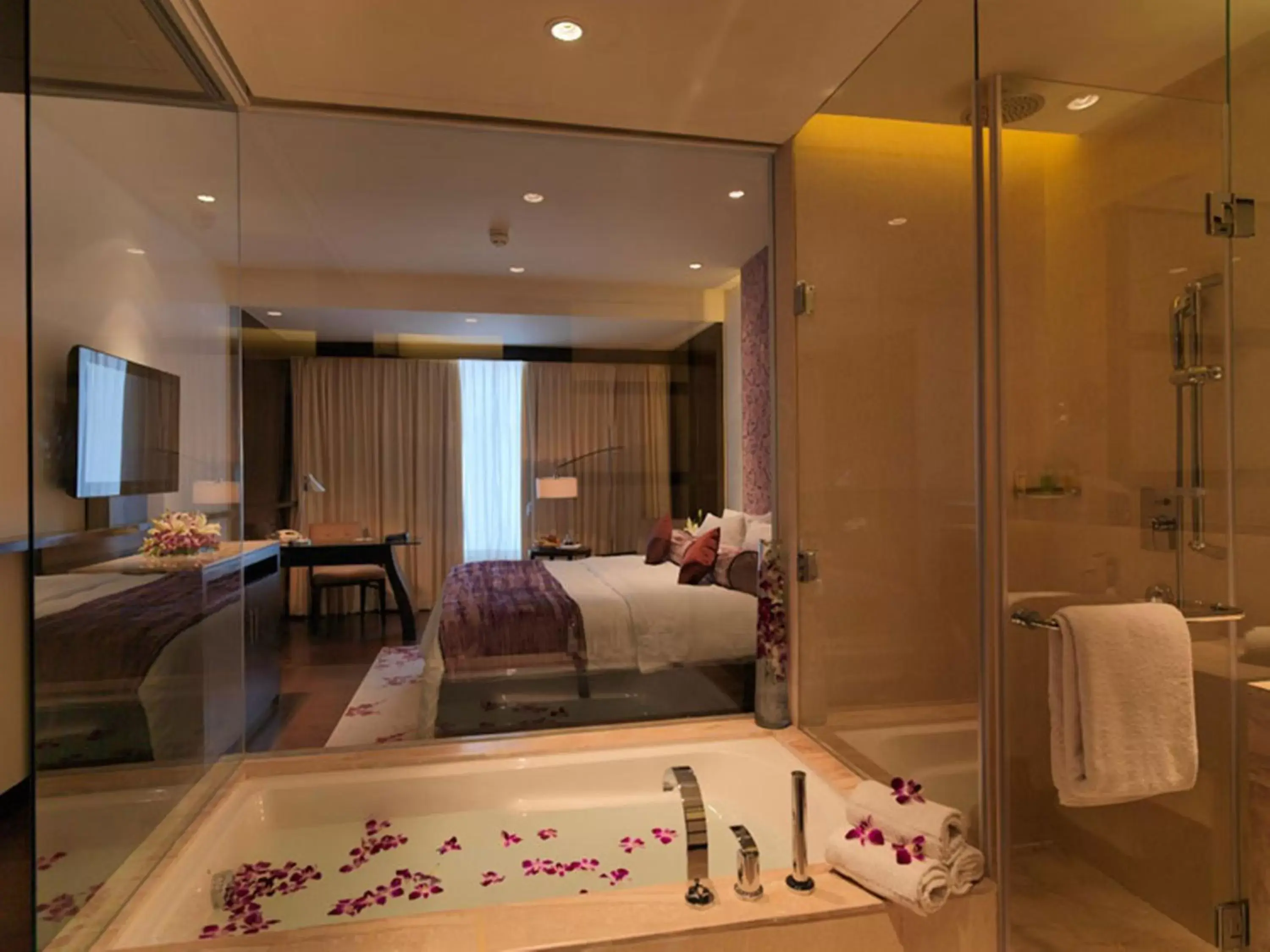 Shower, Bed in Hotel Royal Orchid Jaipur, Tonk Road Shower, Bed in Hotel Royal Orchid Jaipur, Tonk Road