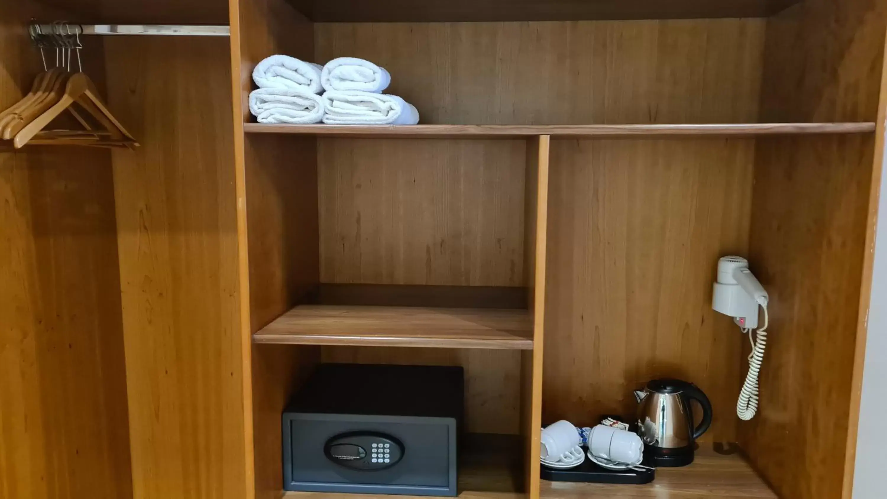 Coffee/tea facilities in The Farnham Arms Hotel