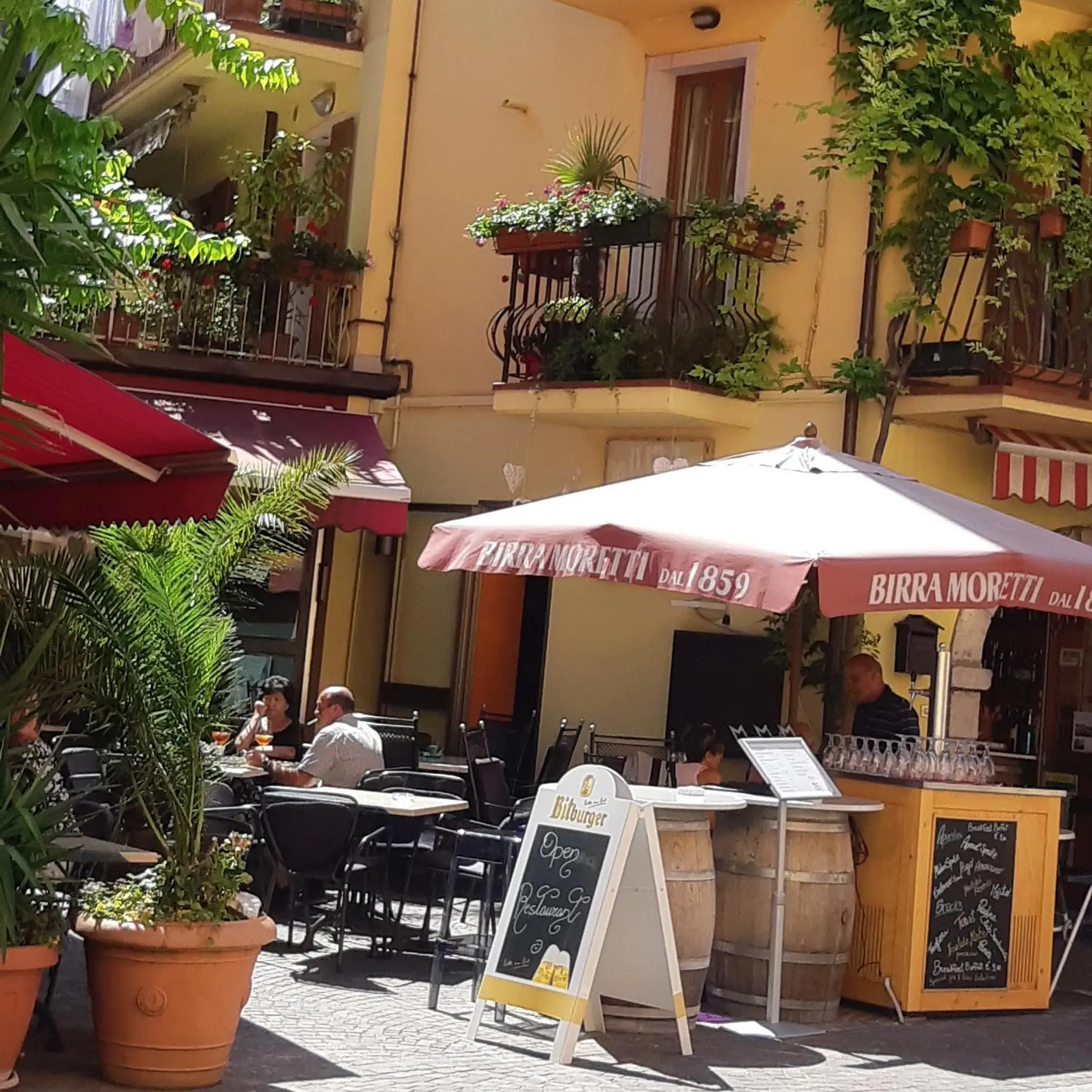 Property building, Restaurant/Places to Eat in Hotel Danieli La Castellana