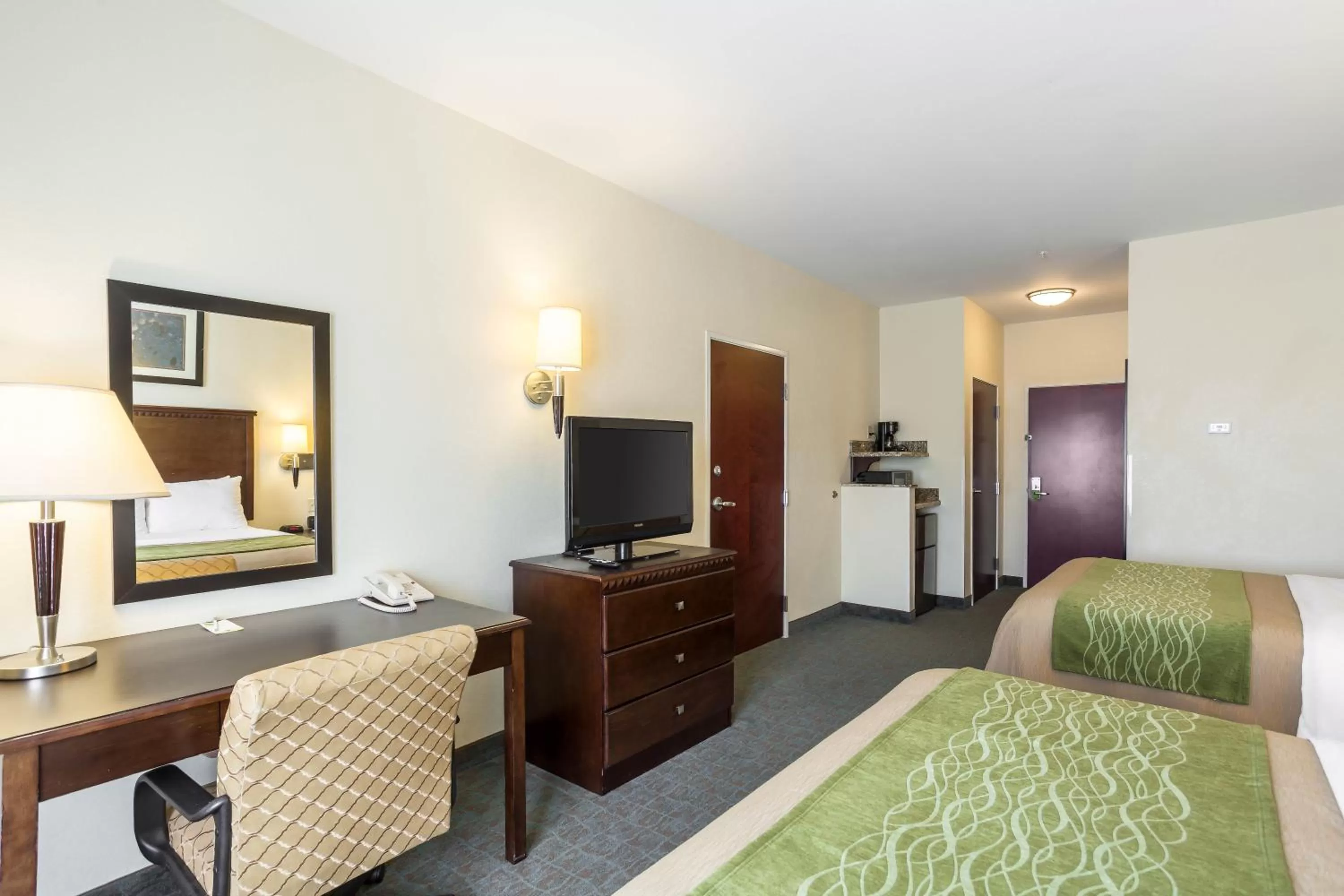 TV and multimedia, Bed in Quality Inn Donaldsonville - Gonzales