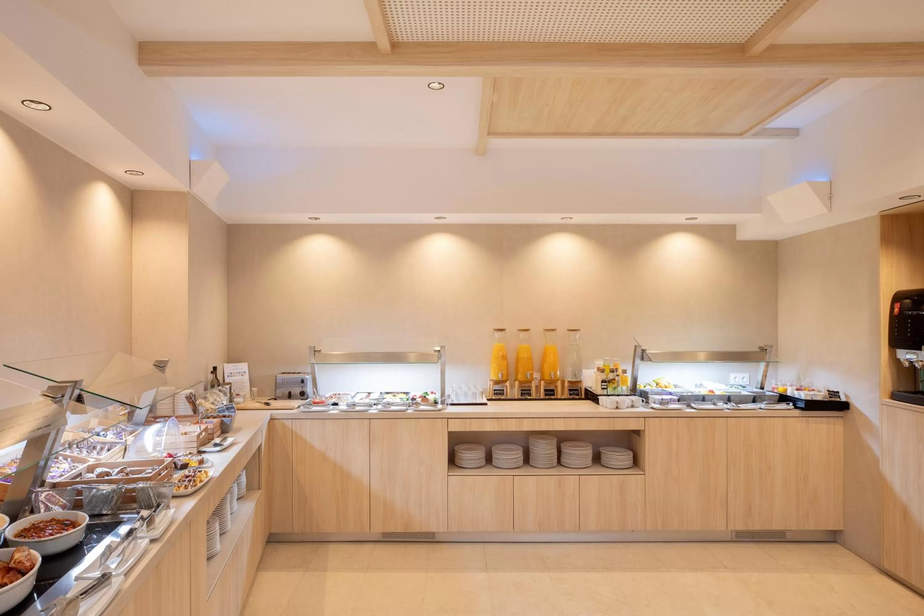 Buffet breakfast in Grupotel Gravina