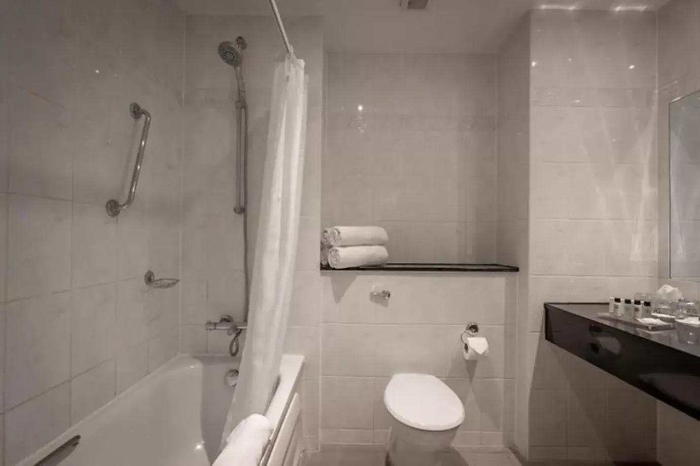 Bathroom in Hotel Woodstock Ennis