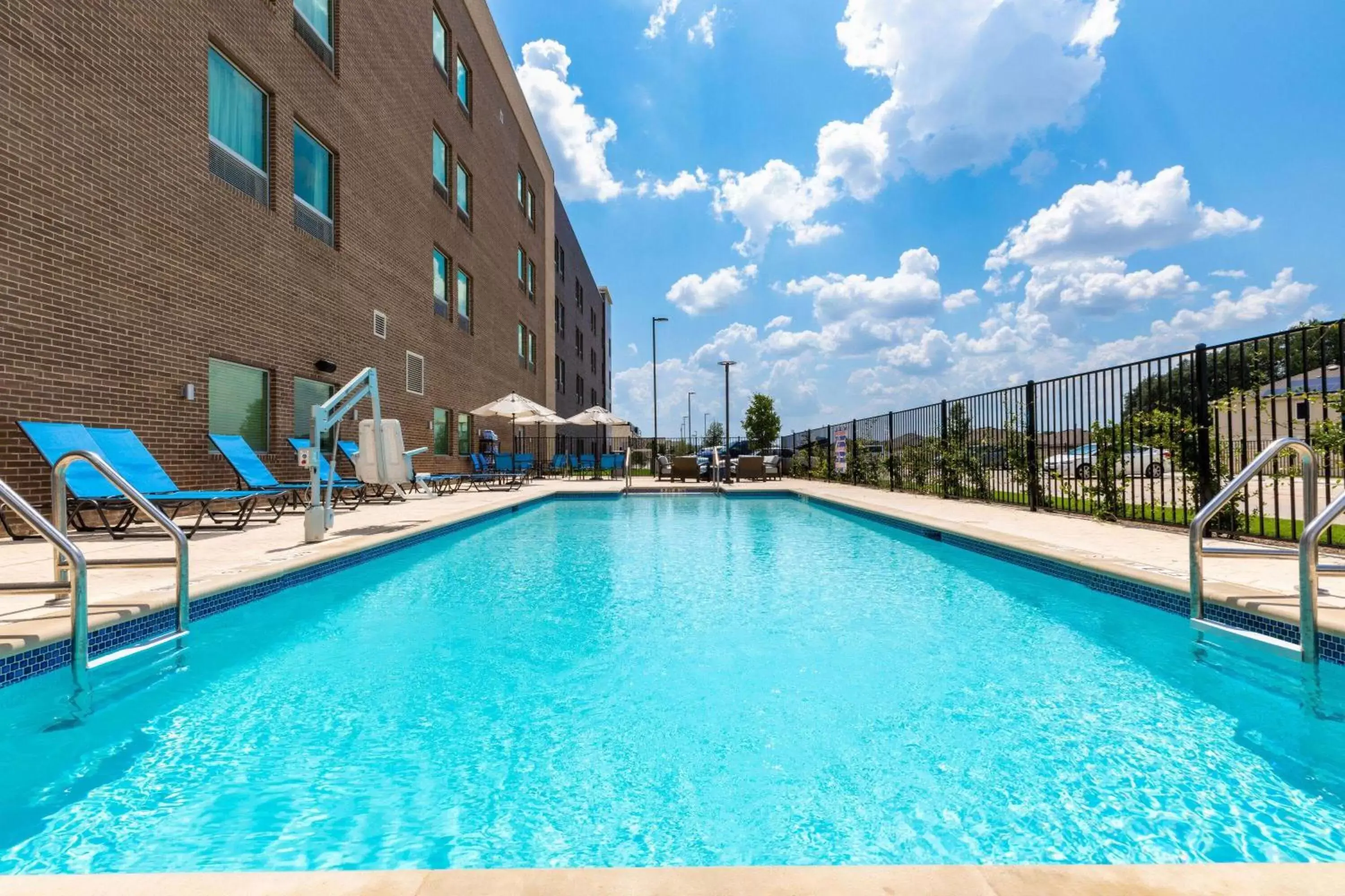 Pool view, Swimming Pool in La Quinta Inn & Suites by Wyndham Round Rock near Kalahari