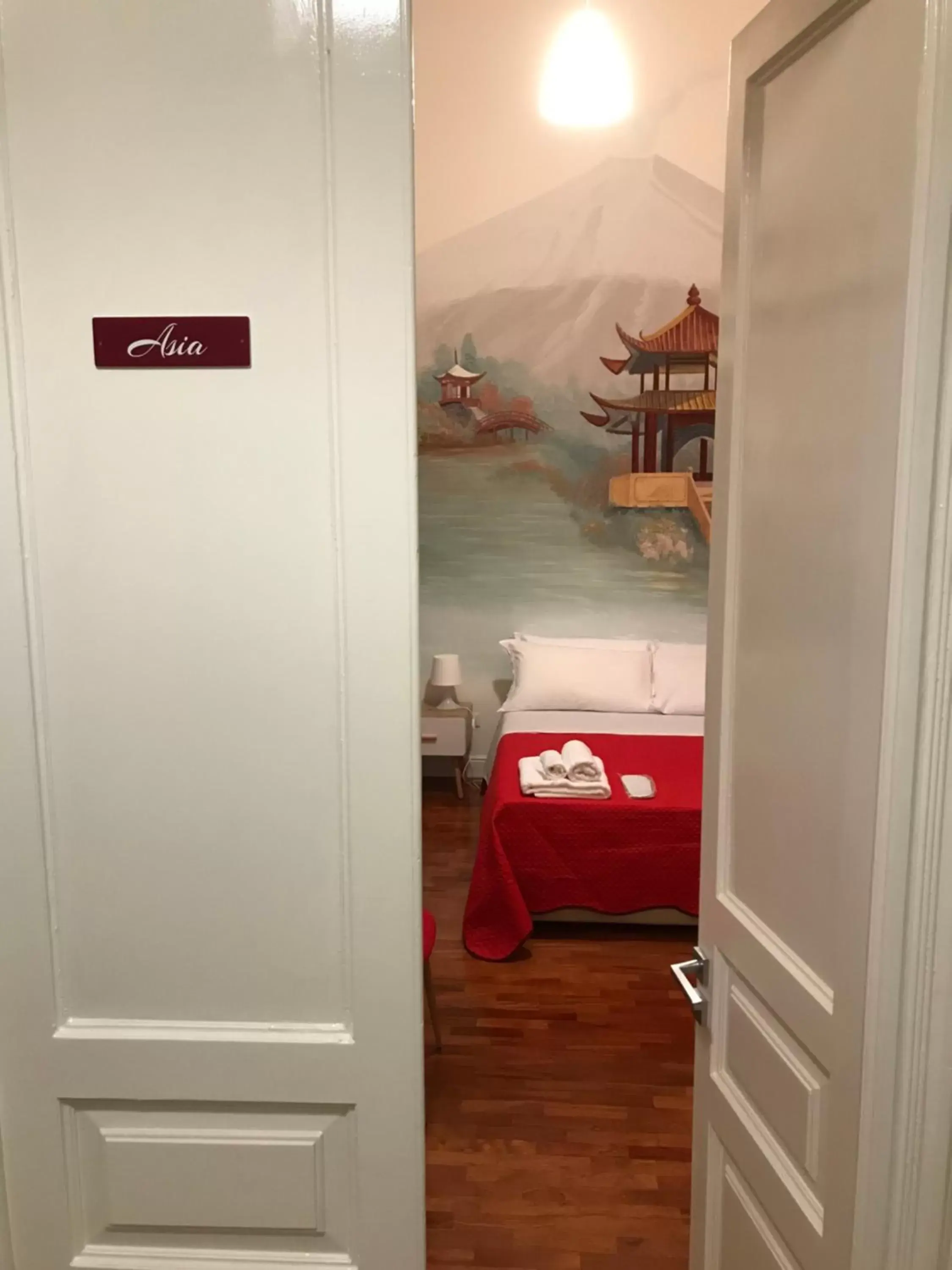 Bedroom, Bathroom in Giro nel mondo