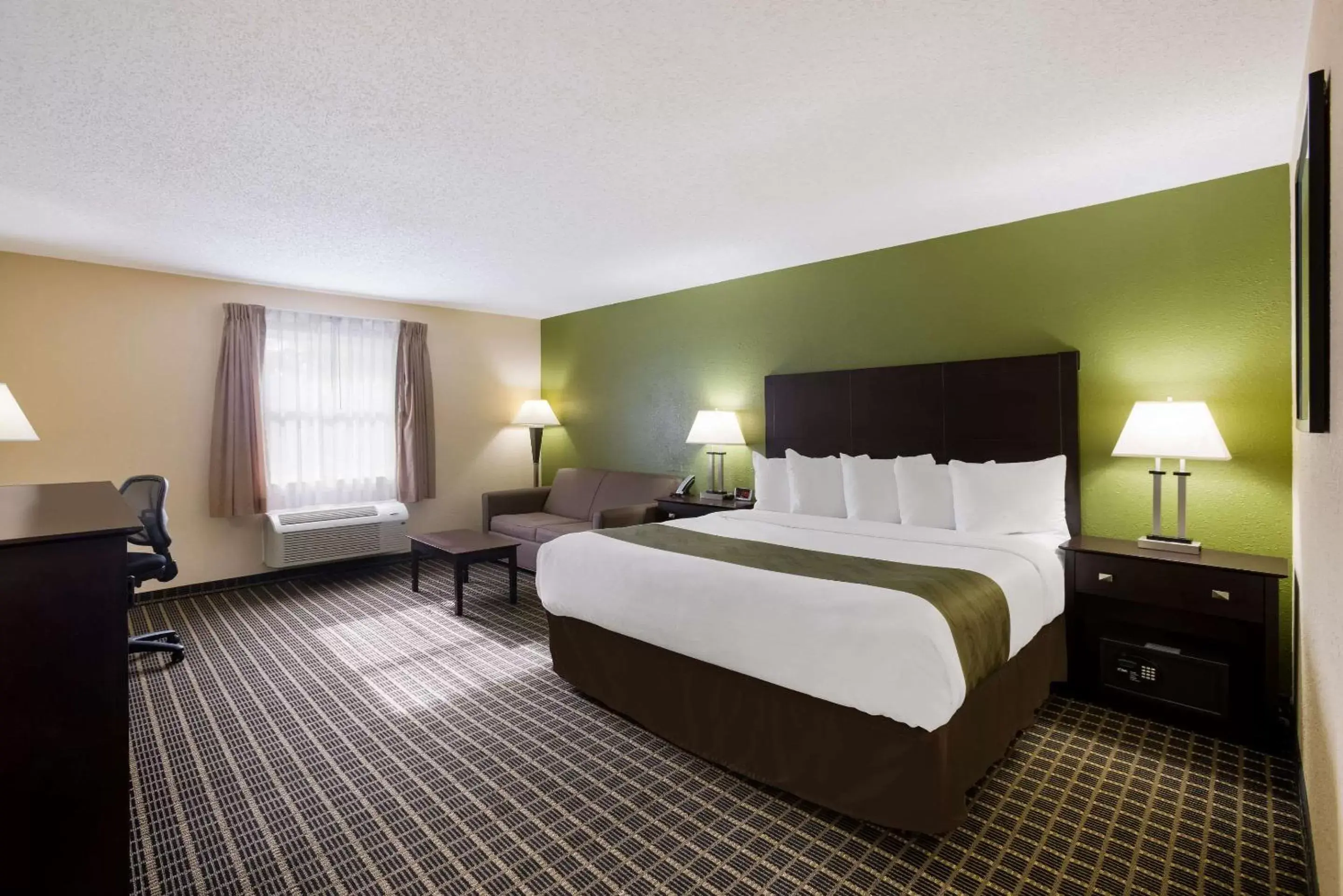 Bedroom, Bed in Quality Inn & Suites Big Rapids