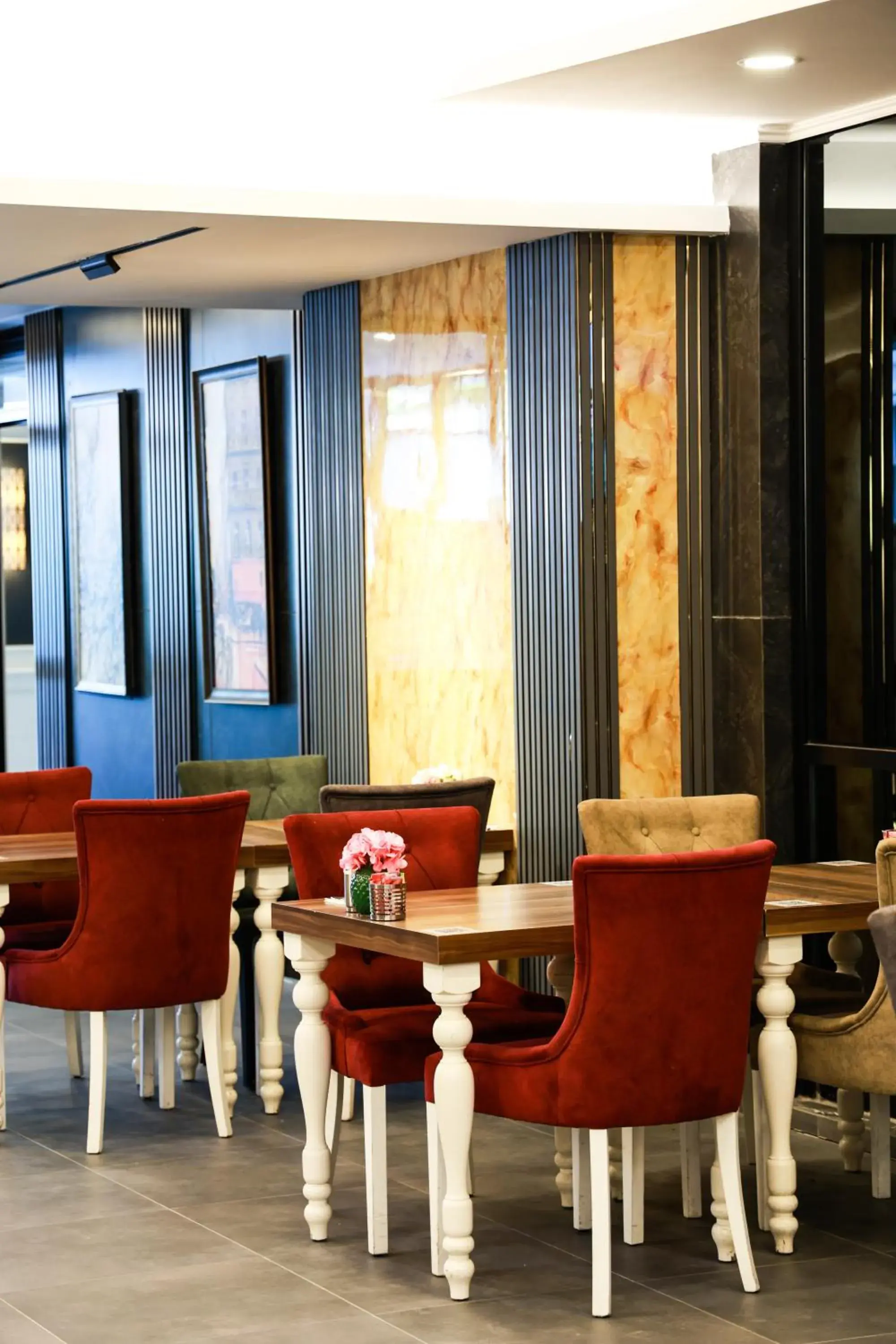 Restaurant/places to eat, Seating Area in Mia Berre Hotels