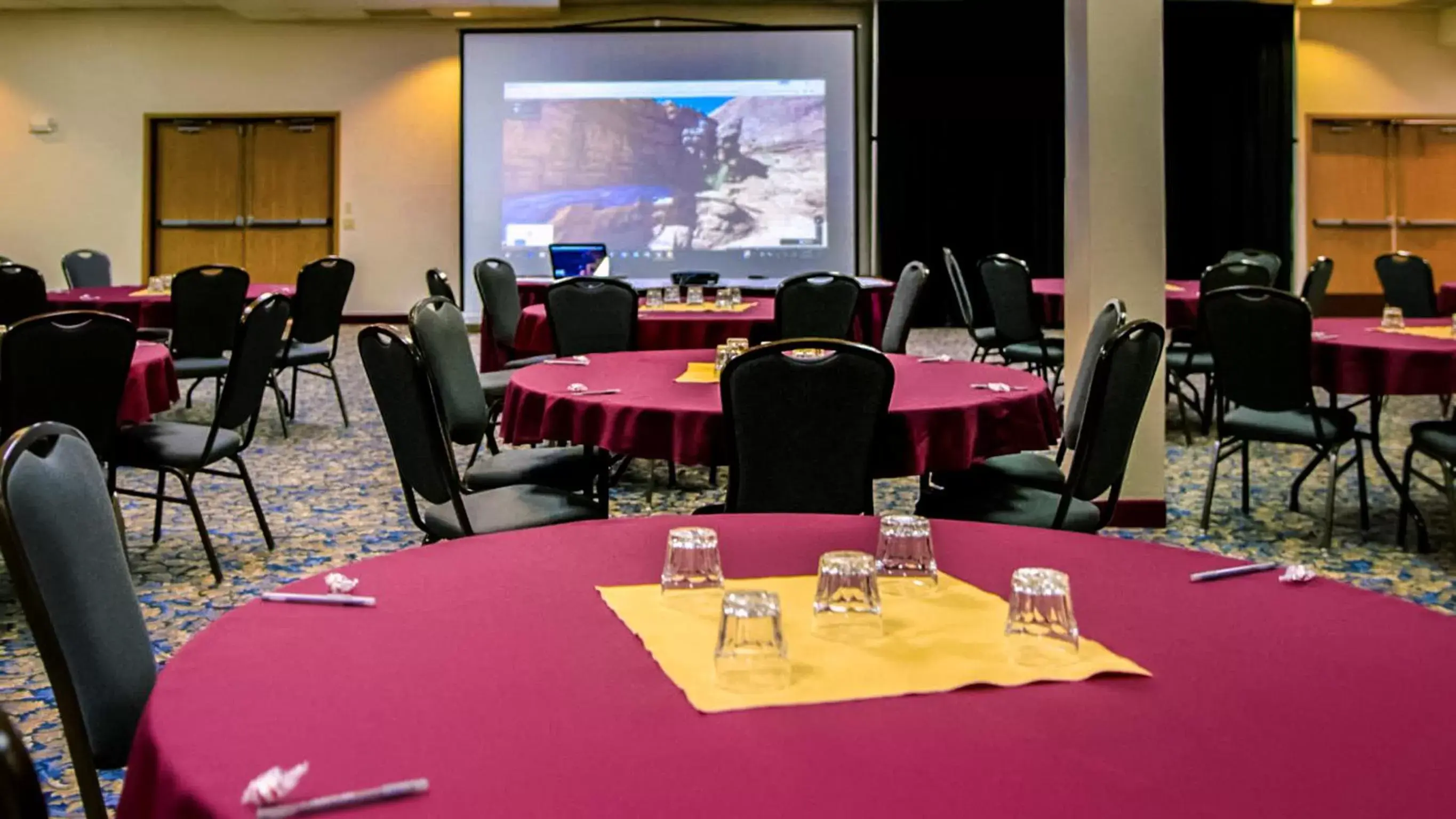 Meeting/conference room, Restaurant/Places to Eat in Moab Valley Inn