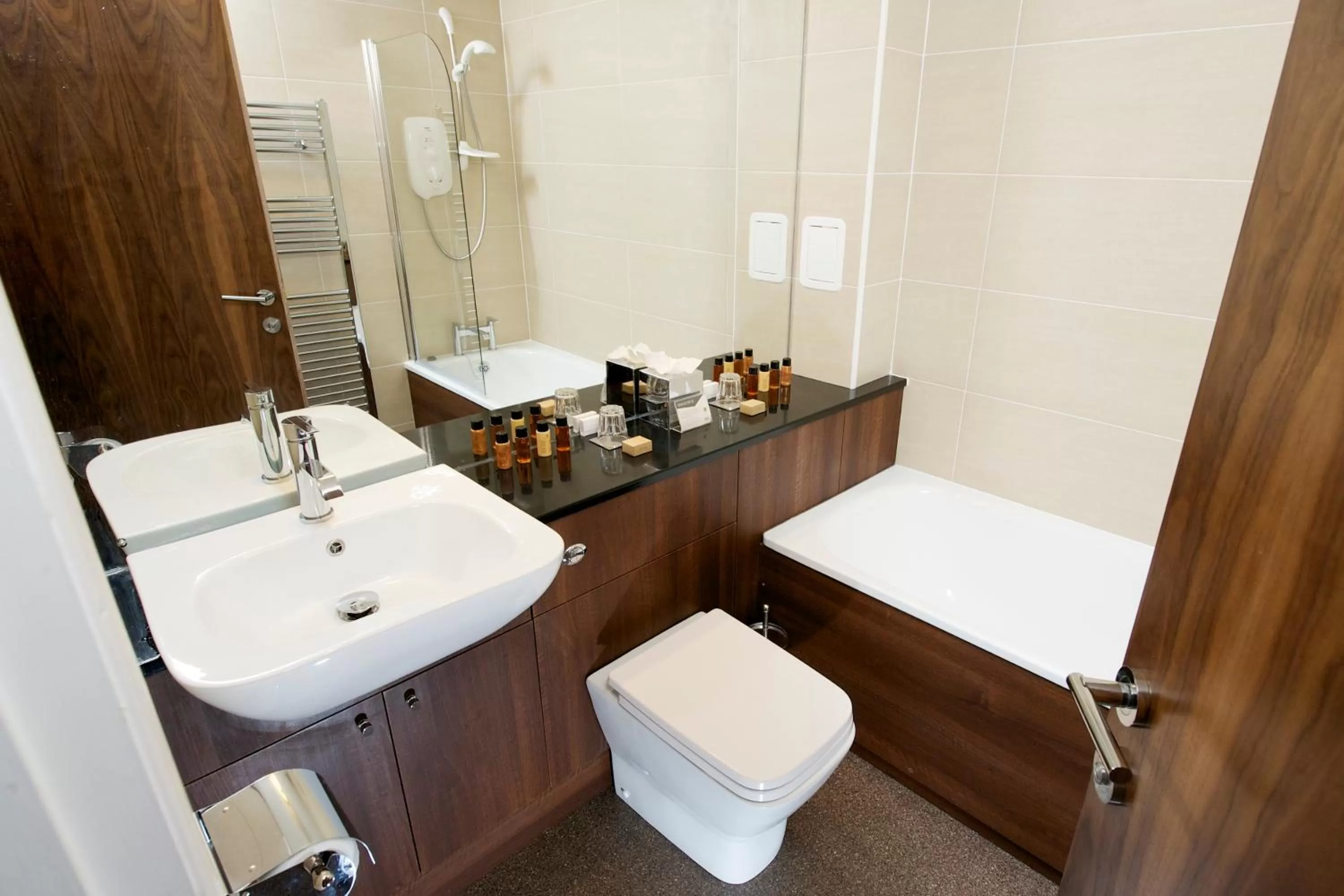 Bathroom in The Knight Residence by Mansley