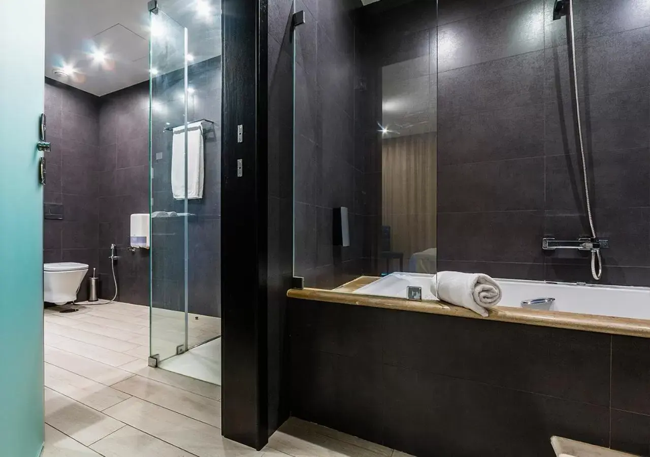 Shower, Bathroom in Lisotel - Hotel & Spa