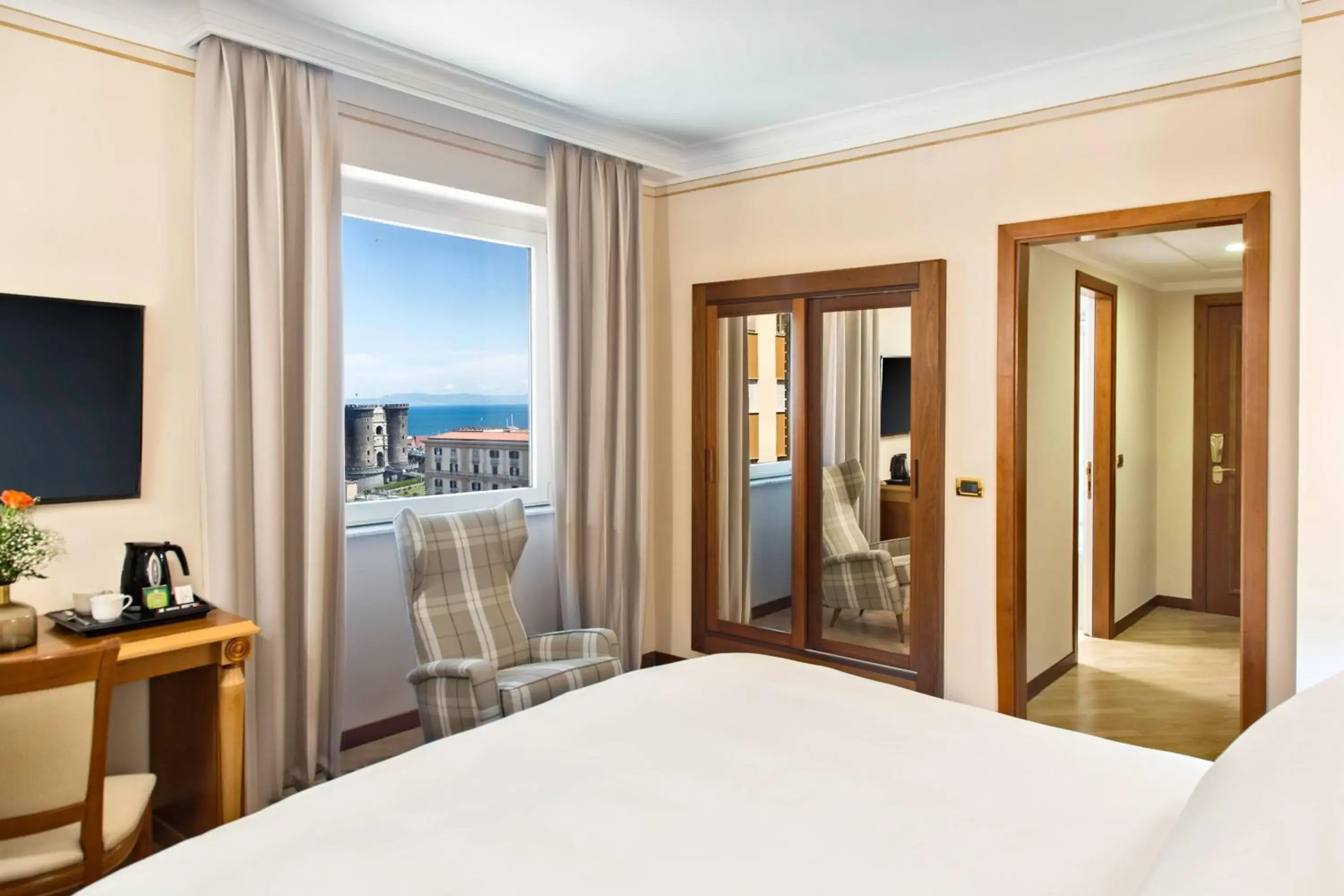 Photo of the whole room, Bed in Renaissance Naples Hotel Mediterraneo