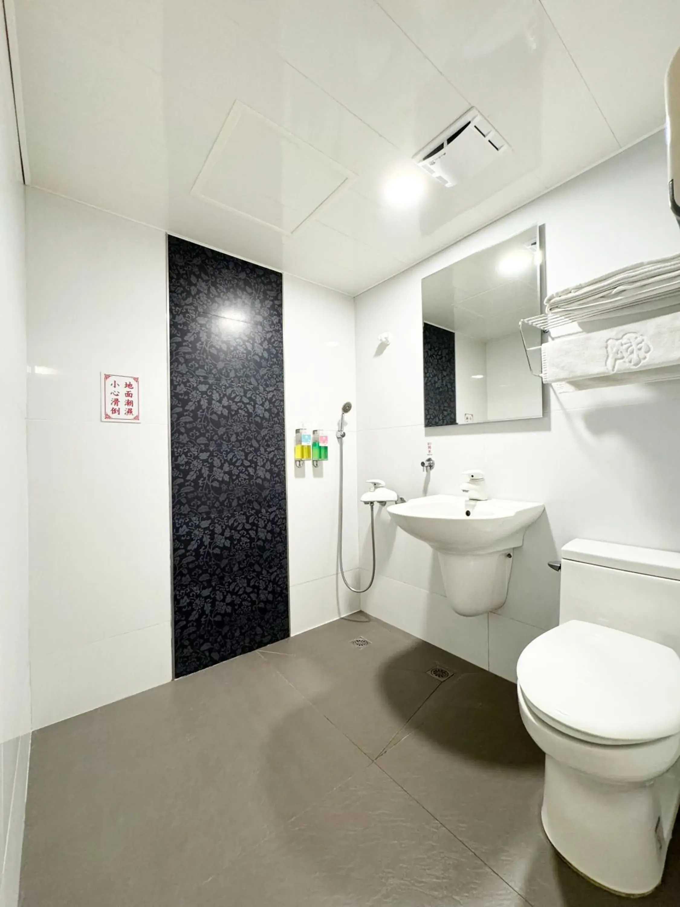 Toilet, Bathroom in Ai-Lai Fashion Hotel