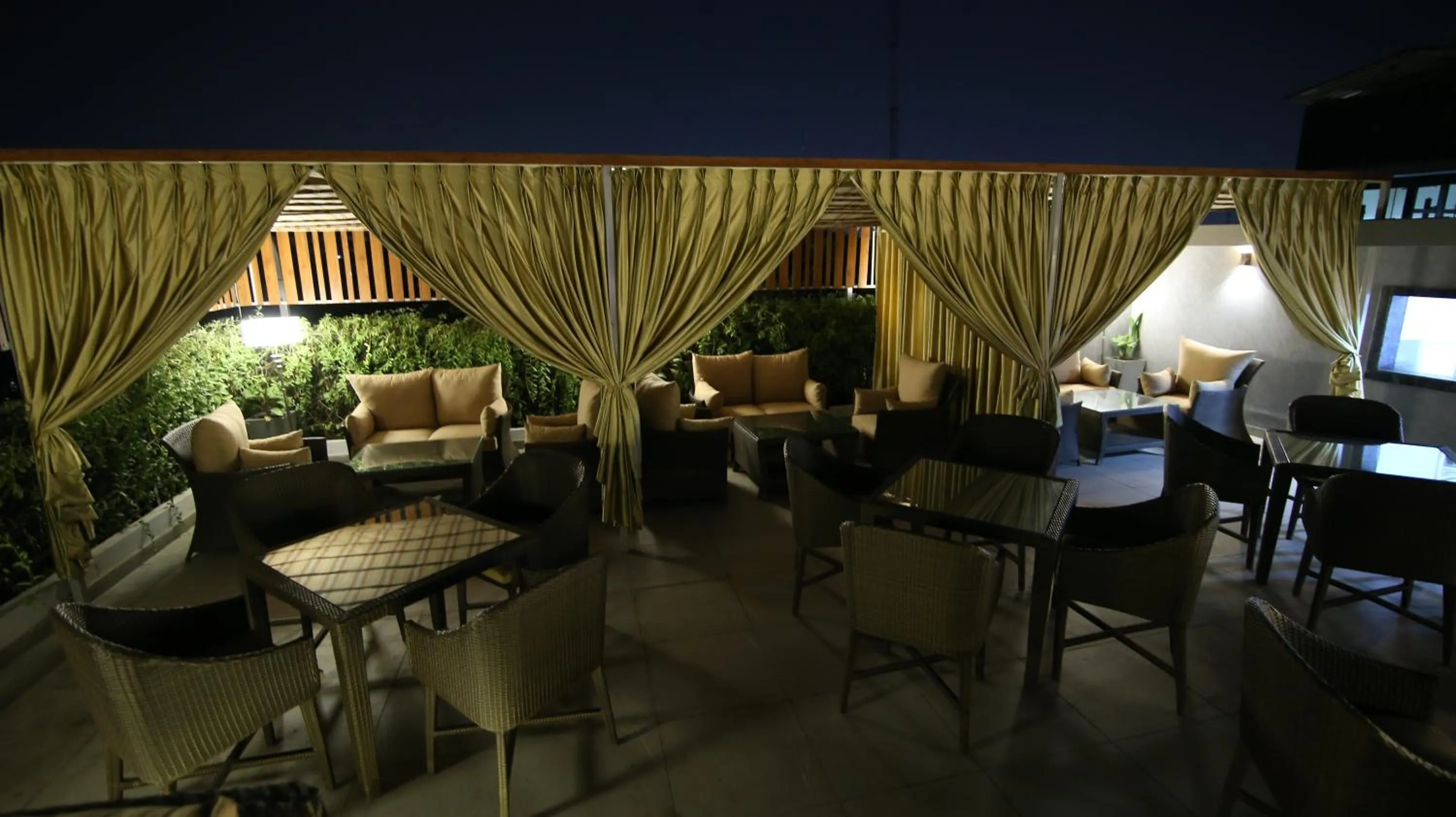 Evening entertainment in Hotel City Heart Premium