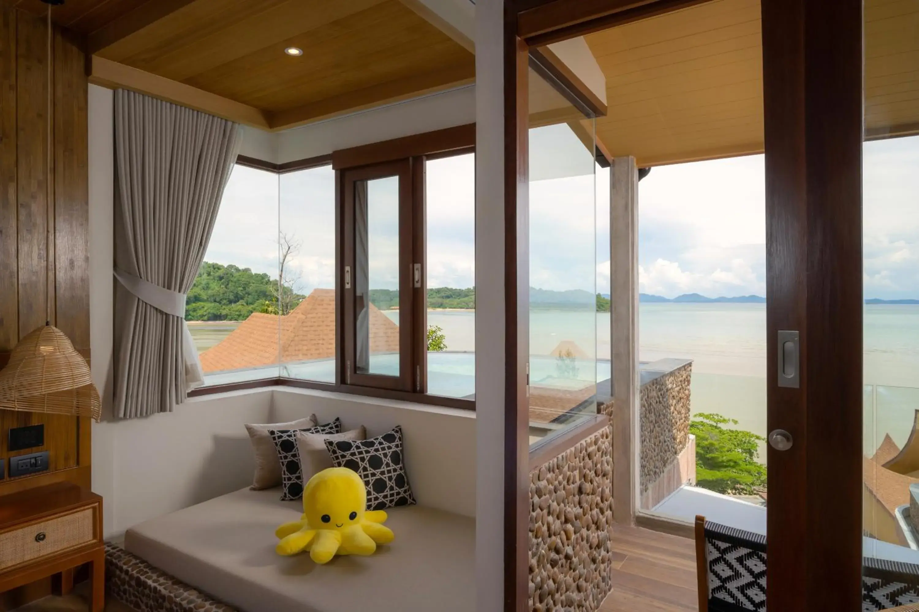 Studio Ocean View Twin Bed in SINAE Phuket Luxury Hotel Studio Ocean View Twin Bed in SINAE Phuket Luxury Hotel