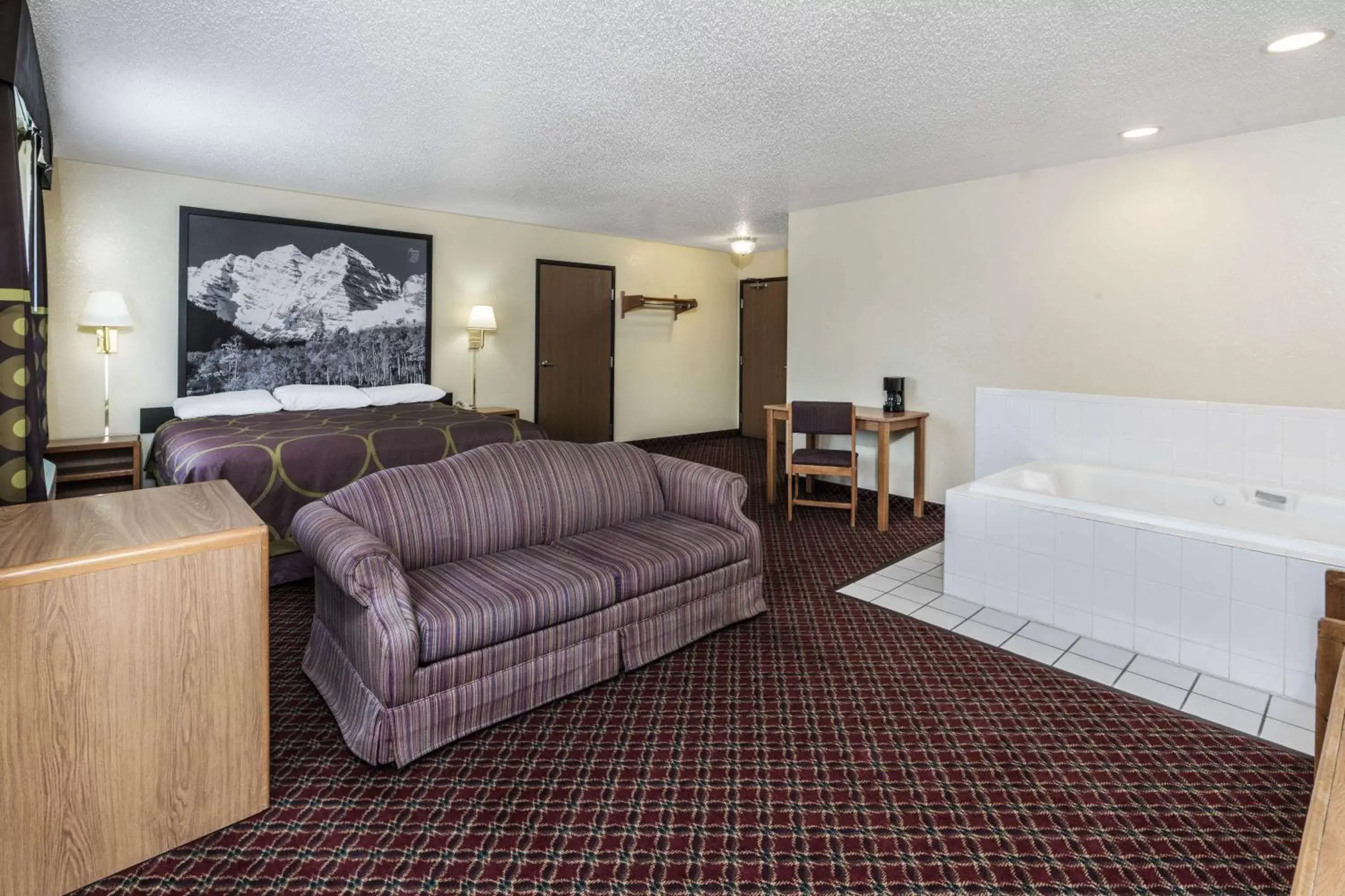 Photo of the whole room, Bed in Super 8 by Wyndham Fountain