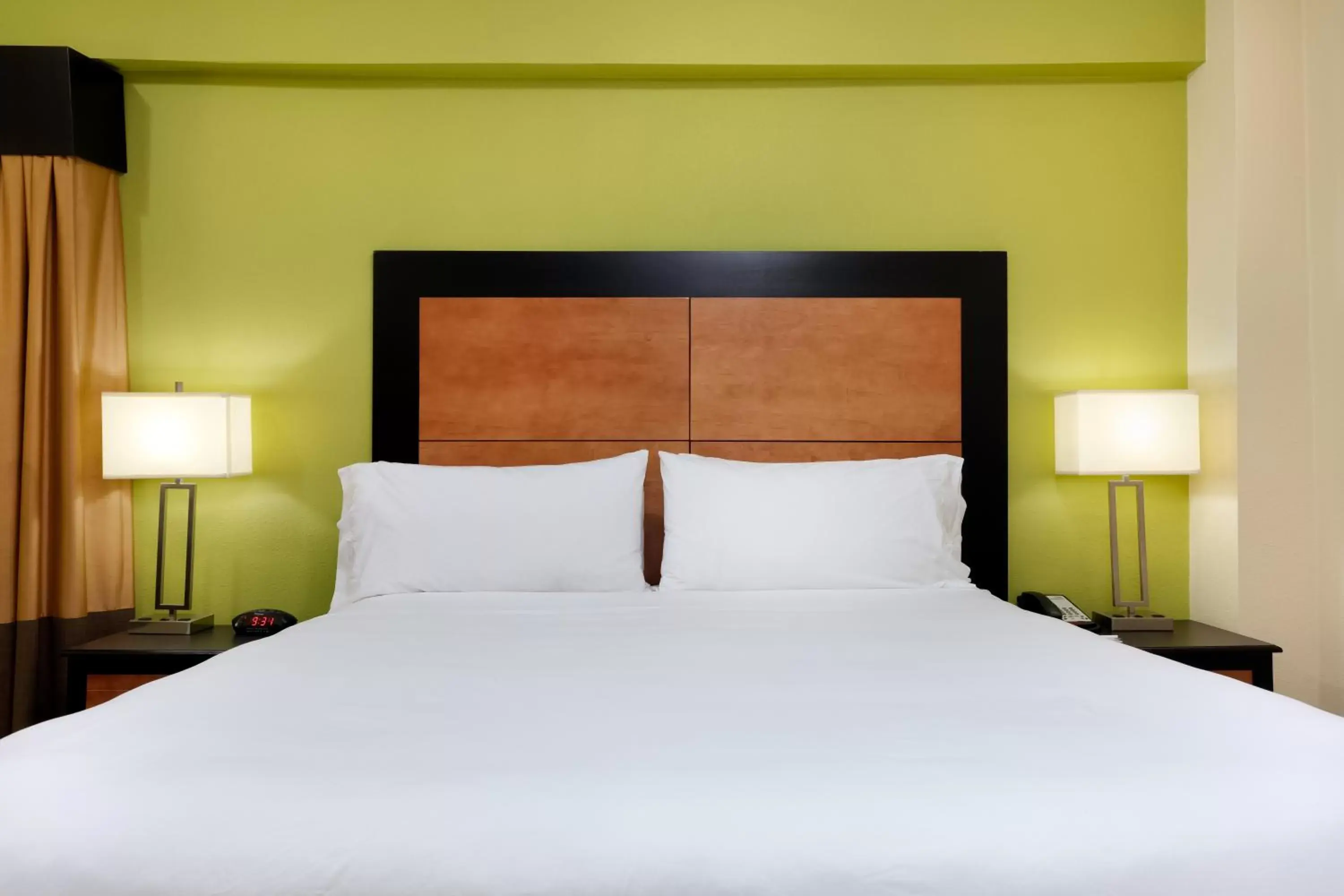 Bed in Holiday Inn Express & Suites - Atlanta Downtown, an IHG Hotel