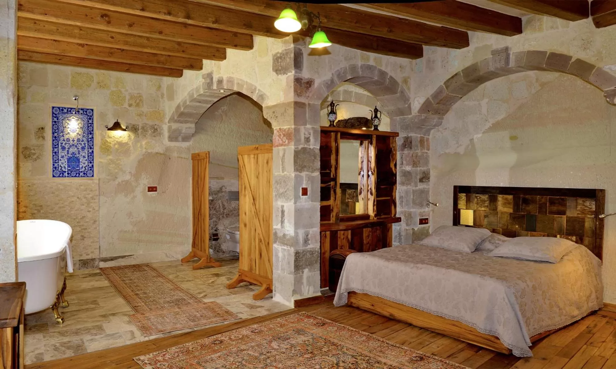 King Suite with Spa Bath in Seki Cave Suites