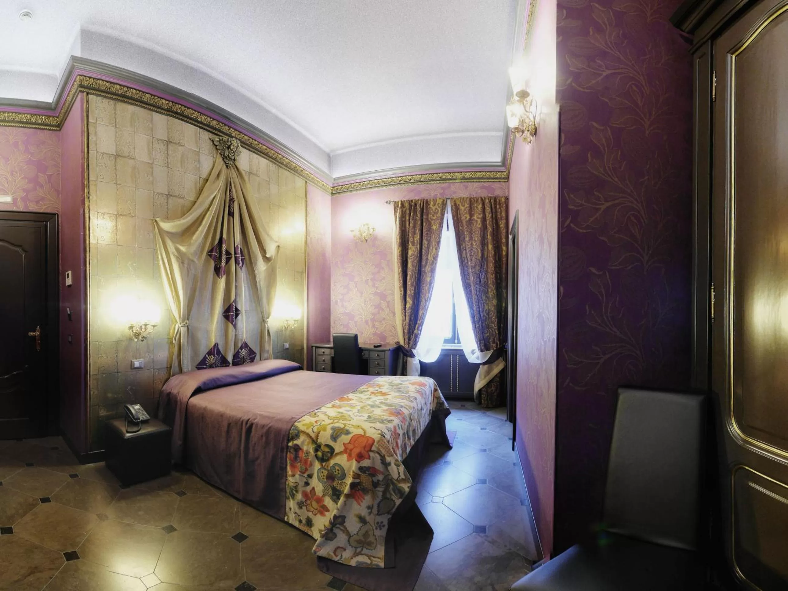 Photo of the whole room, Bed in Antica Dimora Delle Cinque Lune