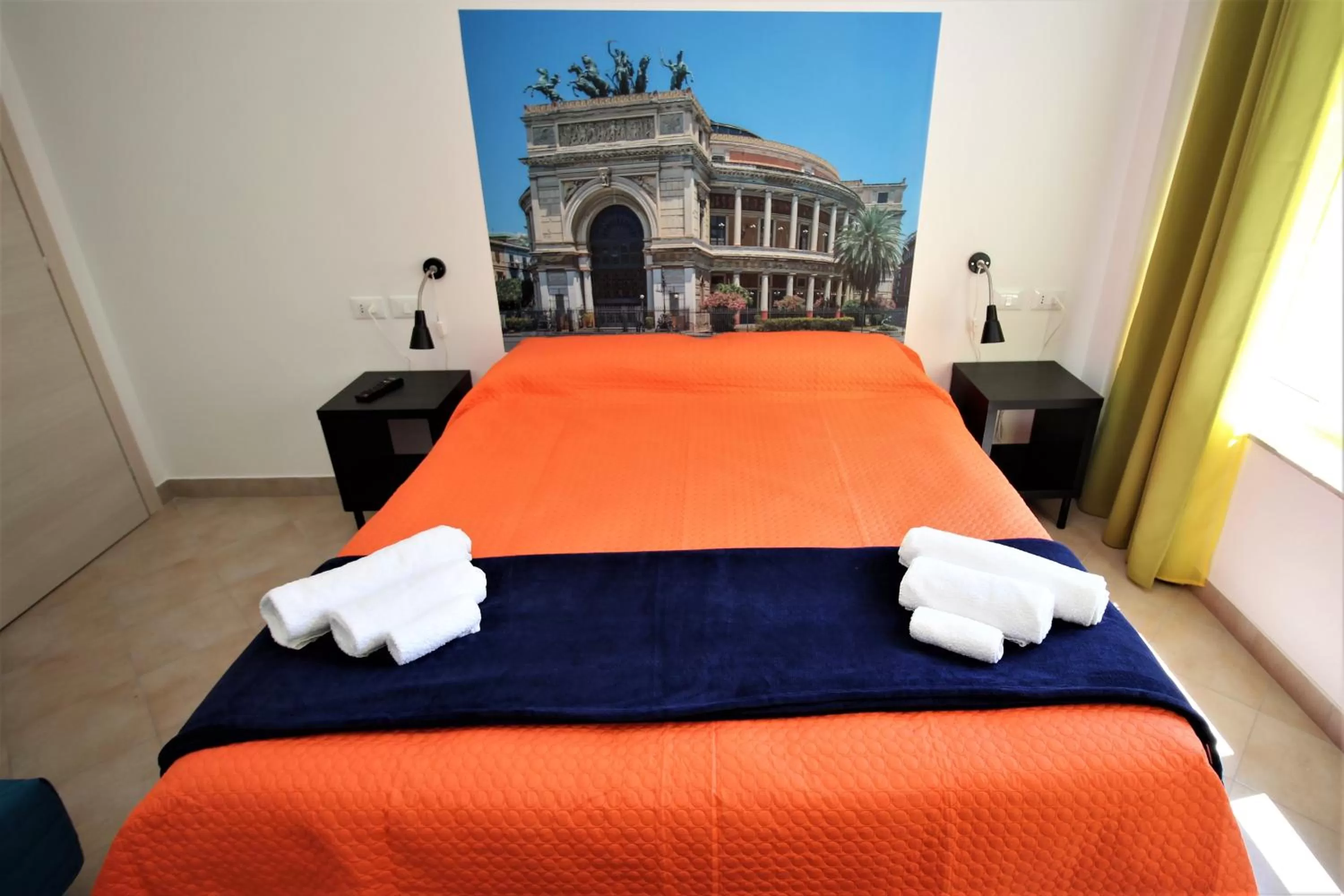 Photo of the whole room, Bed in B&B Into Palermo Rooms vicino al teatro Massimo