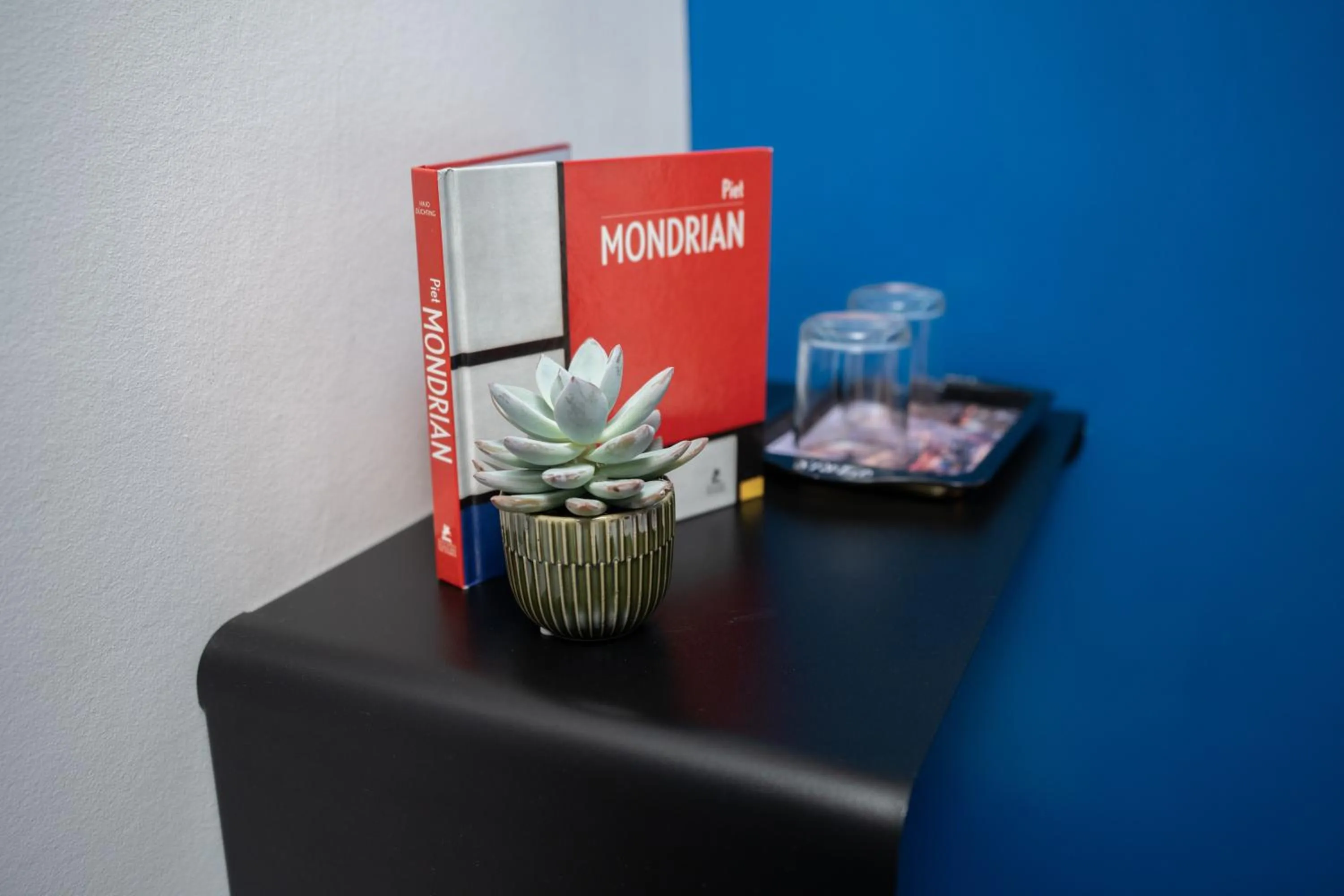 Decorative detail in Hôtel Du Mont Dore Batignolles